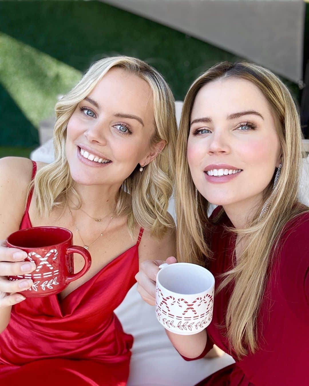 ヘレナ・マットソンのインスタグラム：「Cheers! 🥂🎄」