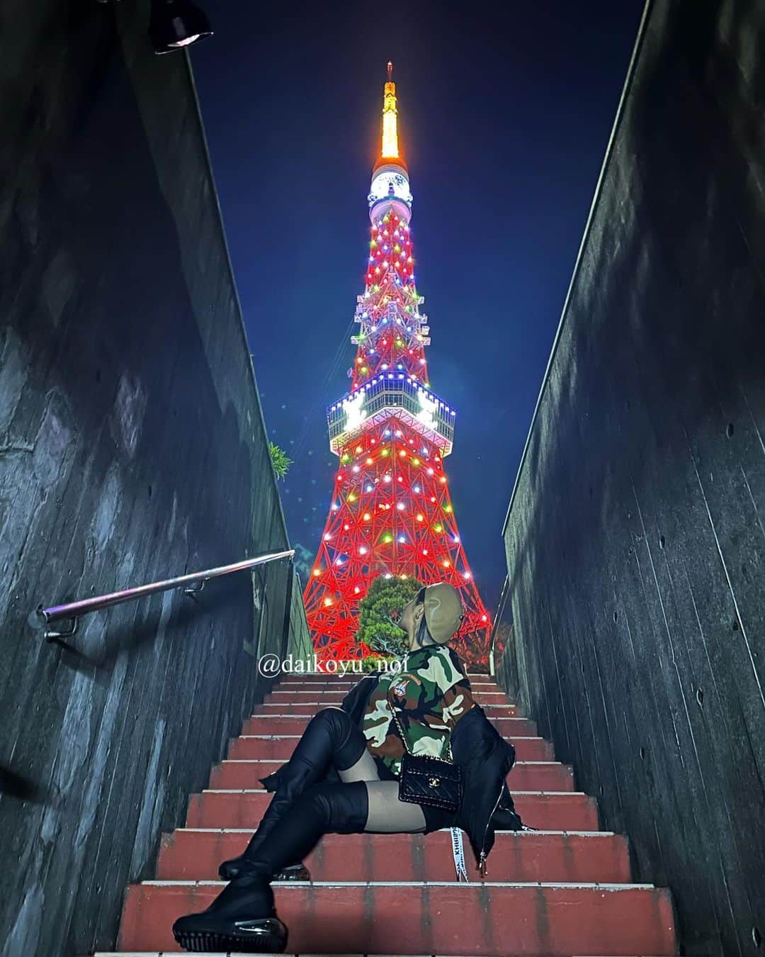 のいちゃんのインスタグラム：「みなさん🎅🎄 素敵なクリスマス過ごせましたか？✨ . 今年も残りわずか！ . . . #クリスマス#東京タワー#ミニピン#チワワ #afactory #ダウンタイム #ショートカット#シーシャ#ドレス #vantyme#travel#summer#diet#sea#beauty#整形#豊胸#makeup#川越#沖縄#大阪#北新地#ミナミ#東京#新宿#歌舞伎町#博多#錦#キャバ嬢#シーシャ#のいちゃん」