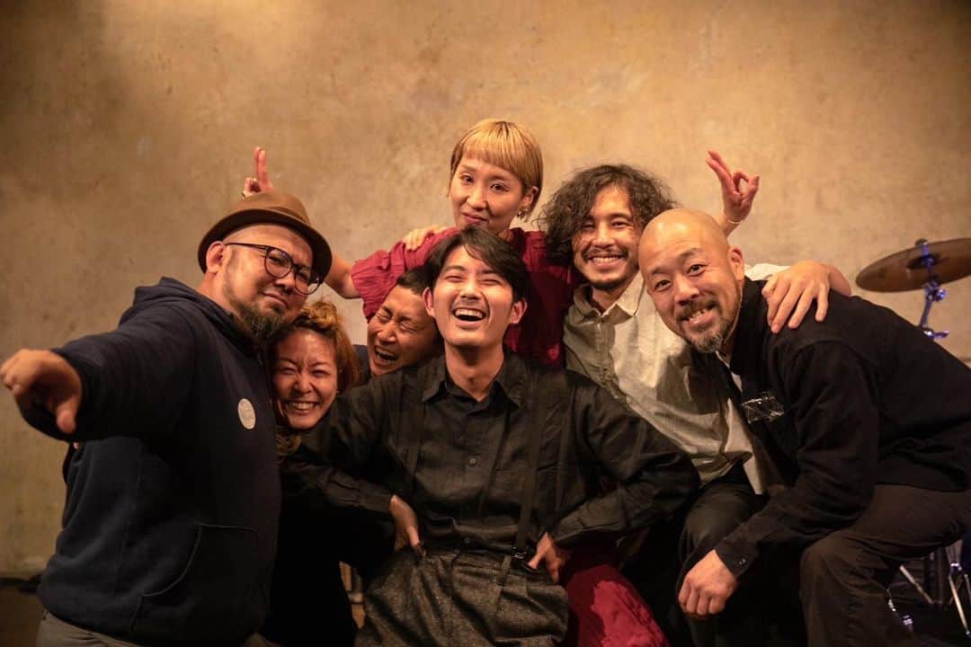 折坂悠太のインスタグラム：「折坂悠太（重奏） 2022有難う！有難う！  木屋町UrBANGUILD にて 写真: @sightseeingo」