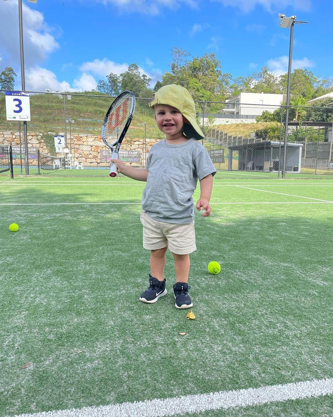 ダニエル・プリンスのインスタグラム：「🎾👟」