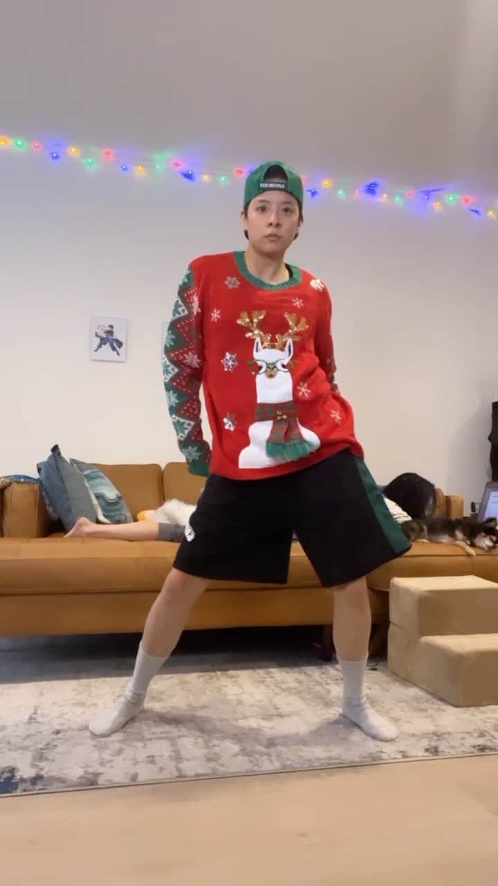 アンバー のインスタグラム：「MERRY CHRISTMAS 🎄 (moves by @cost_n_mayor )」