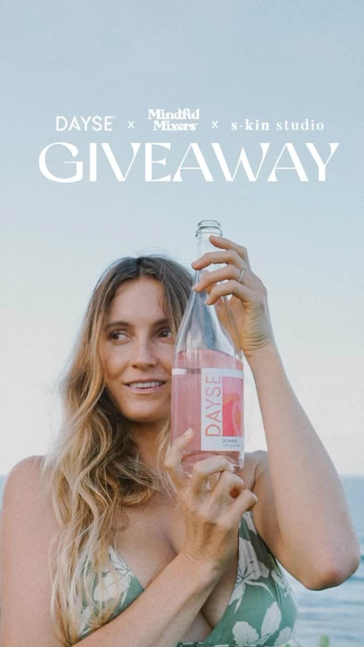 アラナ・ブランチャードのインスタグラム：「✨ DAYSE X MINDFUL MIXERS X S-KIN STUDIO GIVEAWAY✨ Get 2023 ready and celebrate the New Year with Australian made natural drinks and sparkly new jewels! We’ve teamed up with @skinstudioj_ & @mindfulmixers_to create the ultimate Summer Party Giveaway worth over $800! The lucky winner will receive a $300 S-kin Studio voucher, a $300 Drink Dayse voucher & a Mindful Mixers Gift Pack worth $200.     To enter to win, simply:  🏝️Follow @drinkdayse + @mindfulmixers_ + @skinstudioj_  🌞 Like this post  🍹 Tag a friend you are ready to party with in 2023!  Giveaway open to all Australian residents. Entries close Sunday 1 Jan 2023 at 11:59PM AEDT. Winners will be announced by 12 PM AEDT on Tuesday 3 Jan 2023 via Instagram stories and only contacted by the official @skinstudioj_ account. Please be aware of scam and fake accounts.」