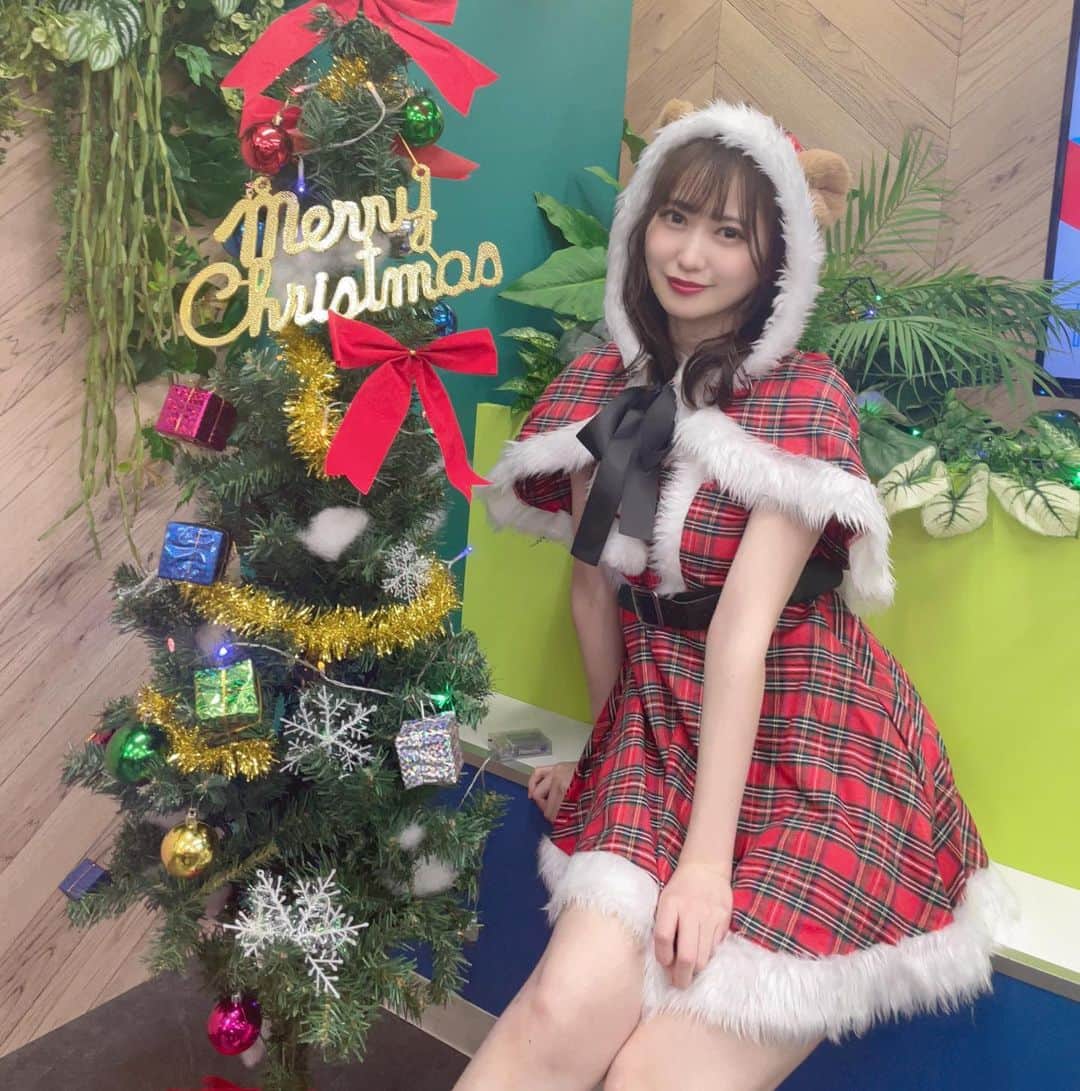 空野青空のインスタグラム：「わたくしも 遅刻してやってきた サンタにゃんこです🎅🏻🎄  「え、今日クリスマスじゃなかったっけ？」  #サンタ #クリスマス #サンタコス #cosplay  #merrychristmas  #あおにゃん #空野青空  #コスプレ女子 #cosplaygirl」