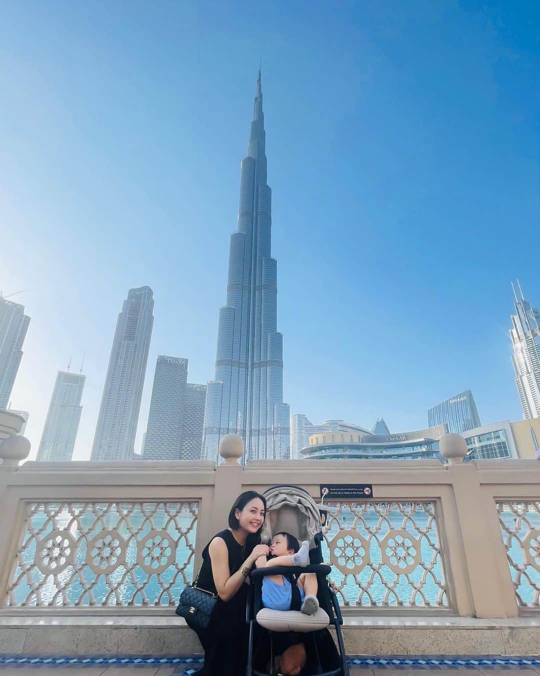 ひるいちかのインスタグラム：「🇦🇪🇦🇪🇦🇪  🗼Burj khalifa🗼  今年も残り少なくなったから 2022年の振り返り！ 来年はもっとドバイたくさん行きたい🥺✨ #dubai #burjkhalifa  #ドバイ#アブダビ生活」