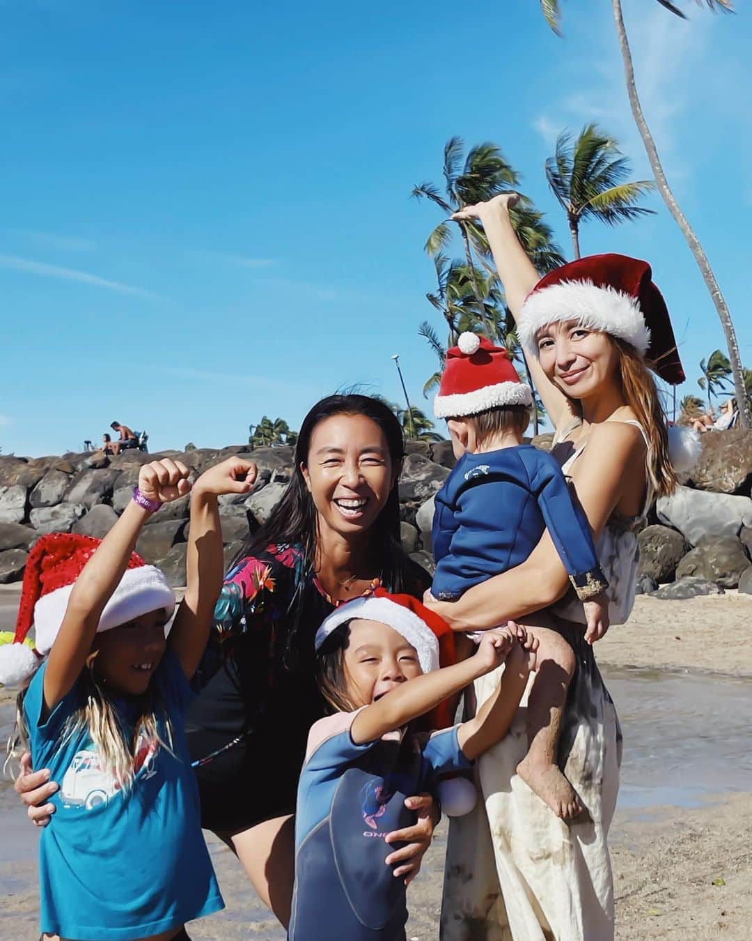 吉川ひなののインスタグラム：「Merry Christmas🎅🏻🌈  Hawaiiは今日クリスマスだよ🎄」