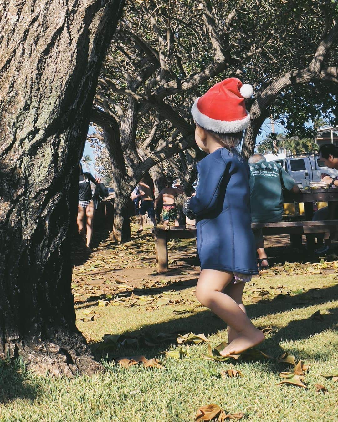 吉川ひなののインスタグラム：「santa girl🌴🎄🎅🏻🌈  #ベビ子HawaiiLife🌺」