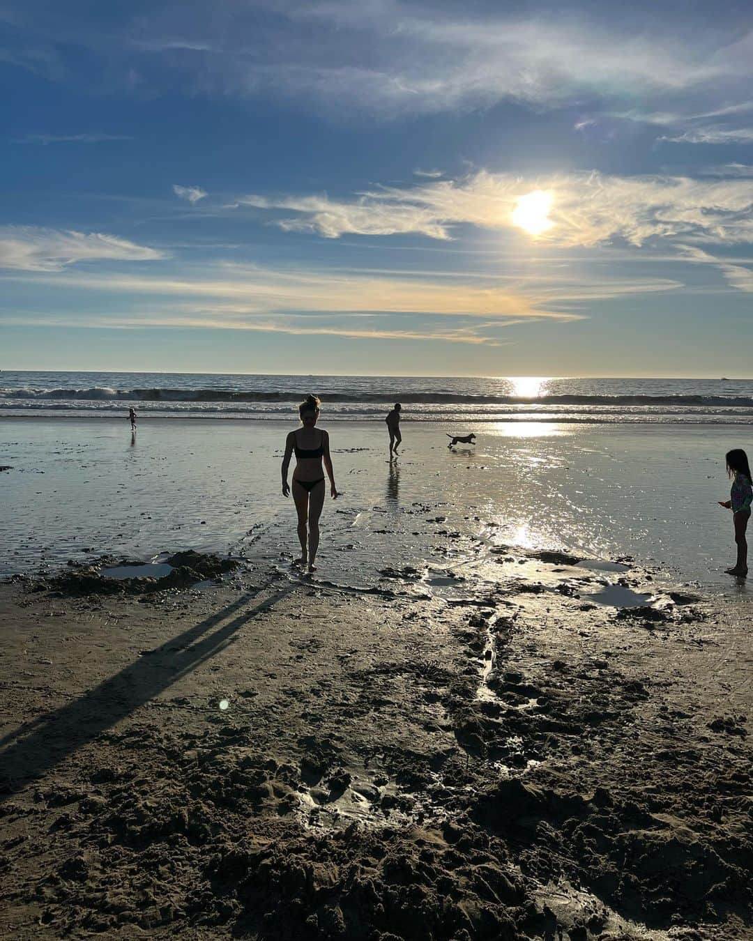 ミランダ・オットーのインスタグラム：「LA Christmas 26 Celsius beach day. ❤️🙏🎄👏🏝」