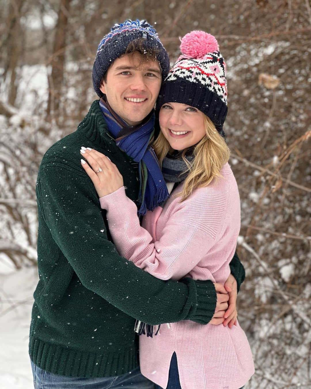 ジョセフ・バックランドのインスタグラム：「A wonderful Christmas ❄️❄️ Looking forward to many happy years together 💍」