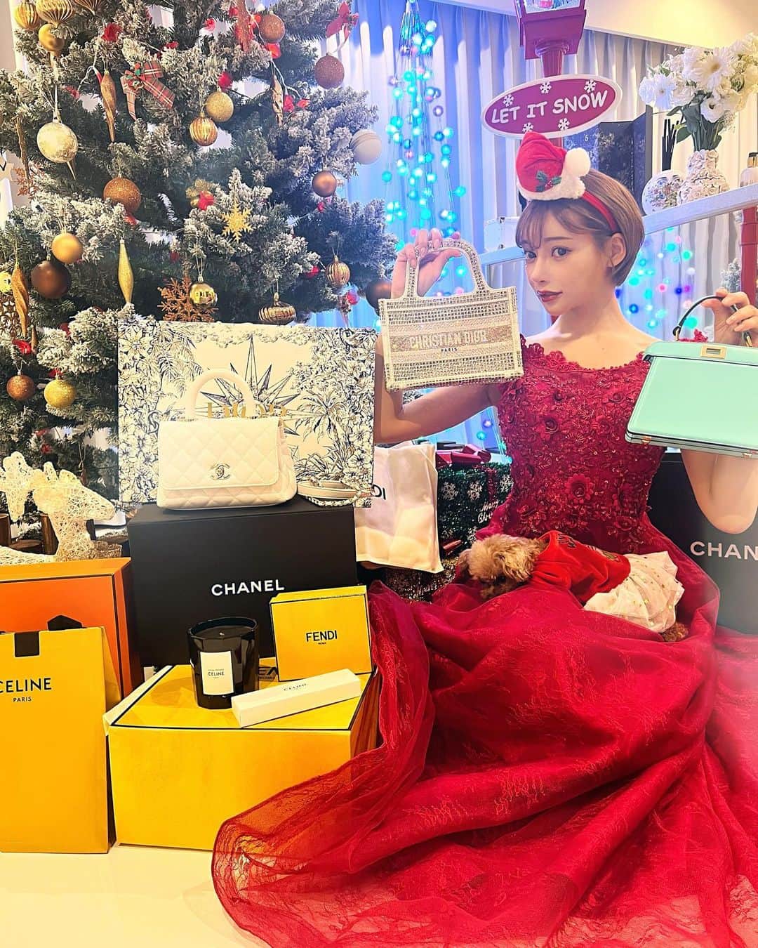 明日花キララのインスタグラム：「hohoho..🎅🏻❣️  #クリスマス終わると気付いたら年越してるよね🎍」