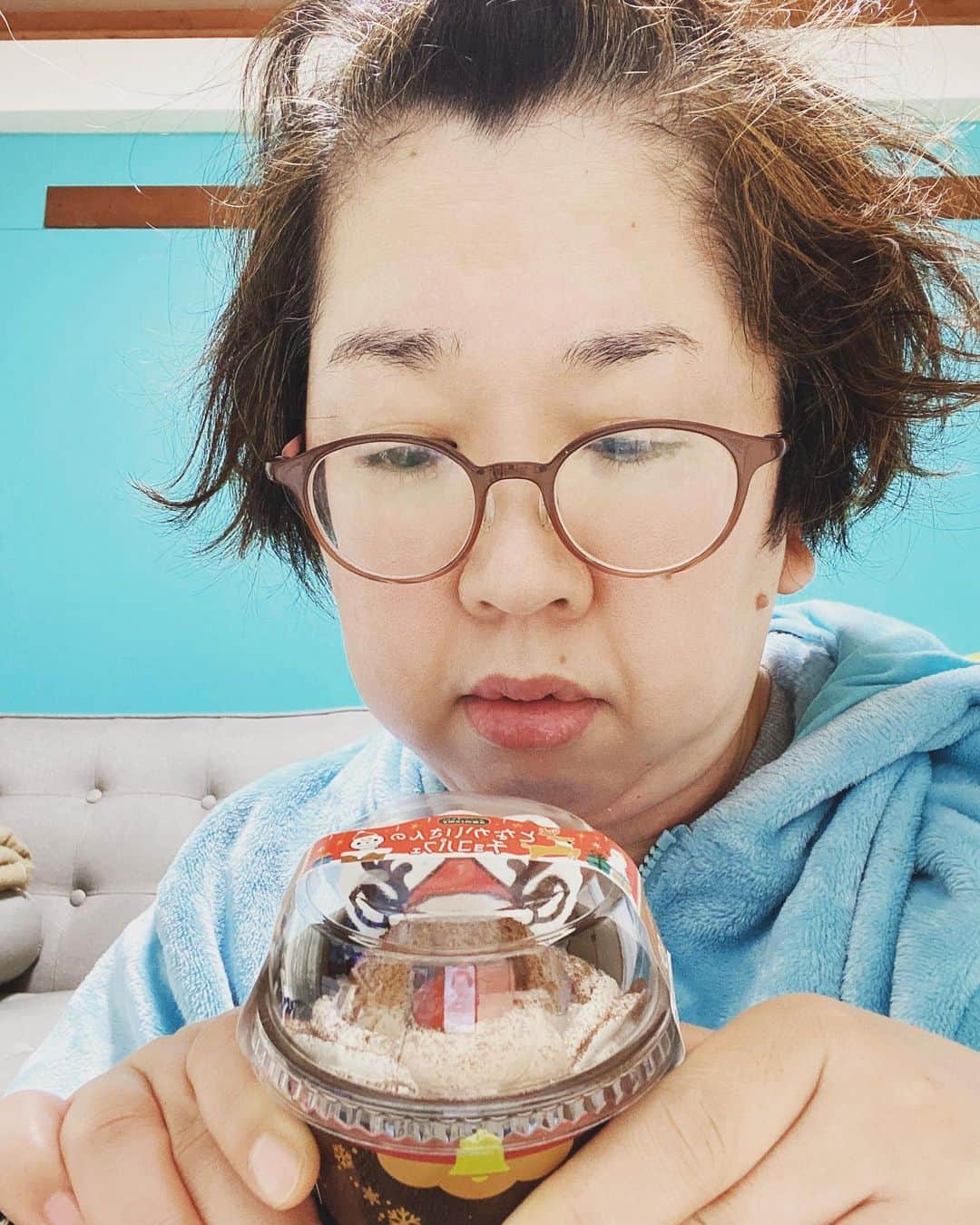 のインスタグラム：「クリスマス気分味わおうと買ったのにクリスマスに食べるの忘れてた_(┐「ε:)_  まぁ、美味しいかったからどうでもいいや( ᐛ )  #メリークリスマスでした #トナカイプリン #プラン計画 #府中ふみえ」