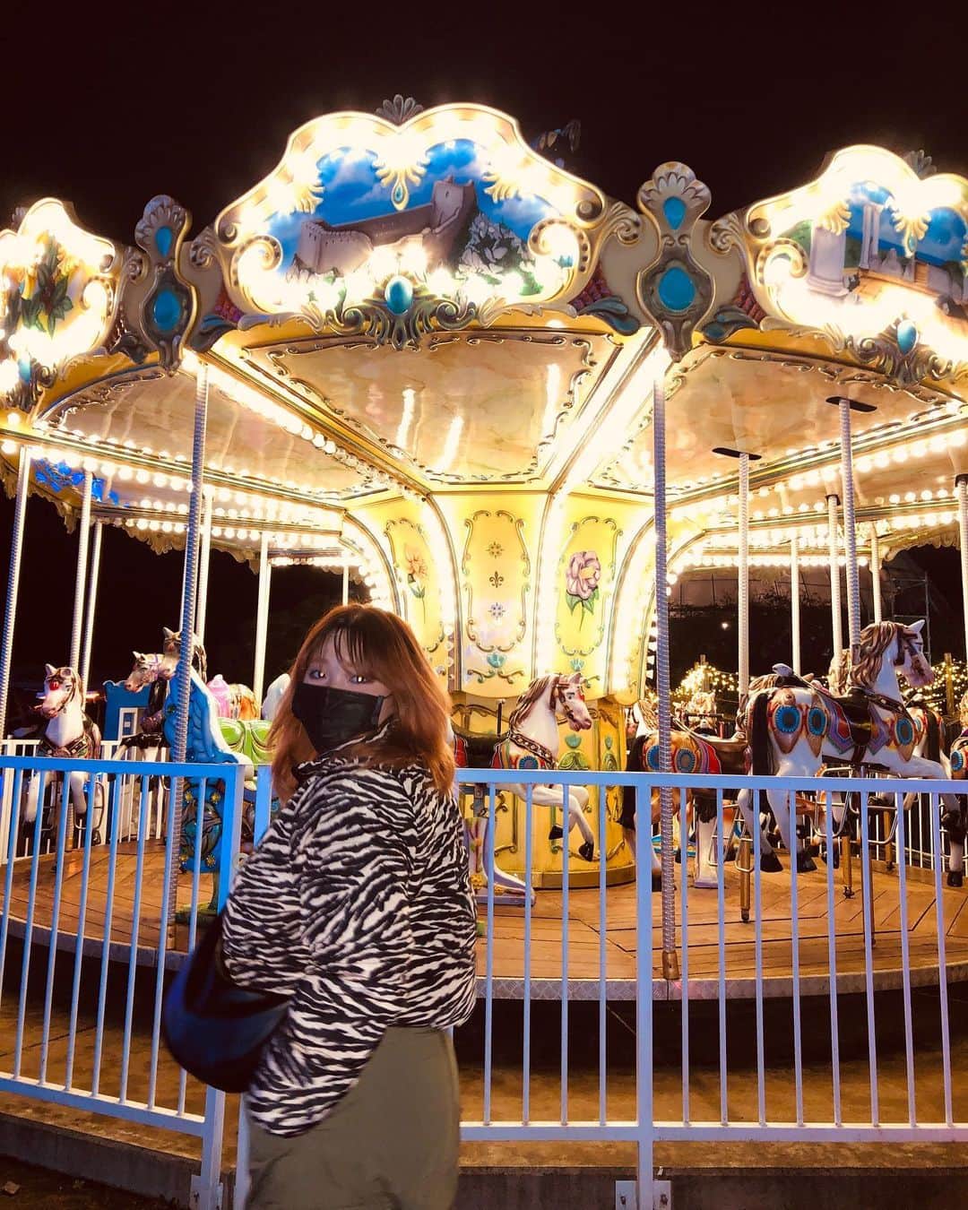 amiのインスタグラム：「. . . 🎠🎠🎠 . . .」