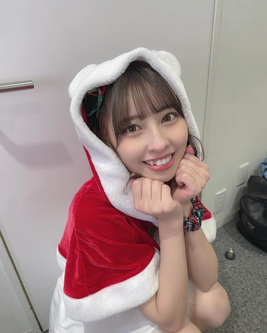 沖口優奈さんのインスタグラム写真 - (沖口優奈Instagram)「耳付きサンタ🎄 もうクリスマス過ぎたら一気に年越し🍊  #クリスマス #サンタコス」12月26日 15時07分 - yuna_okiguchi_