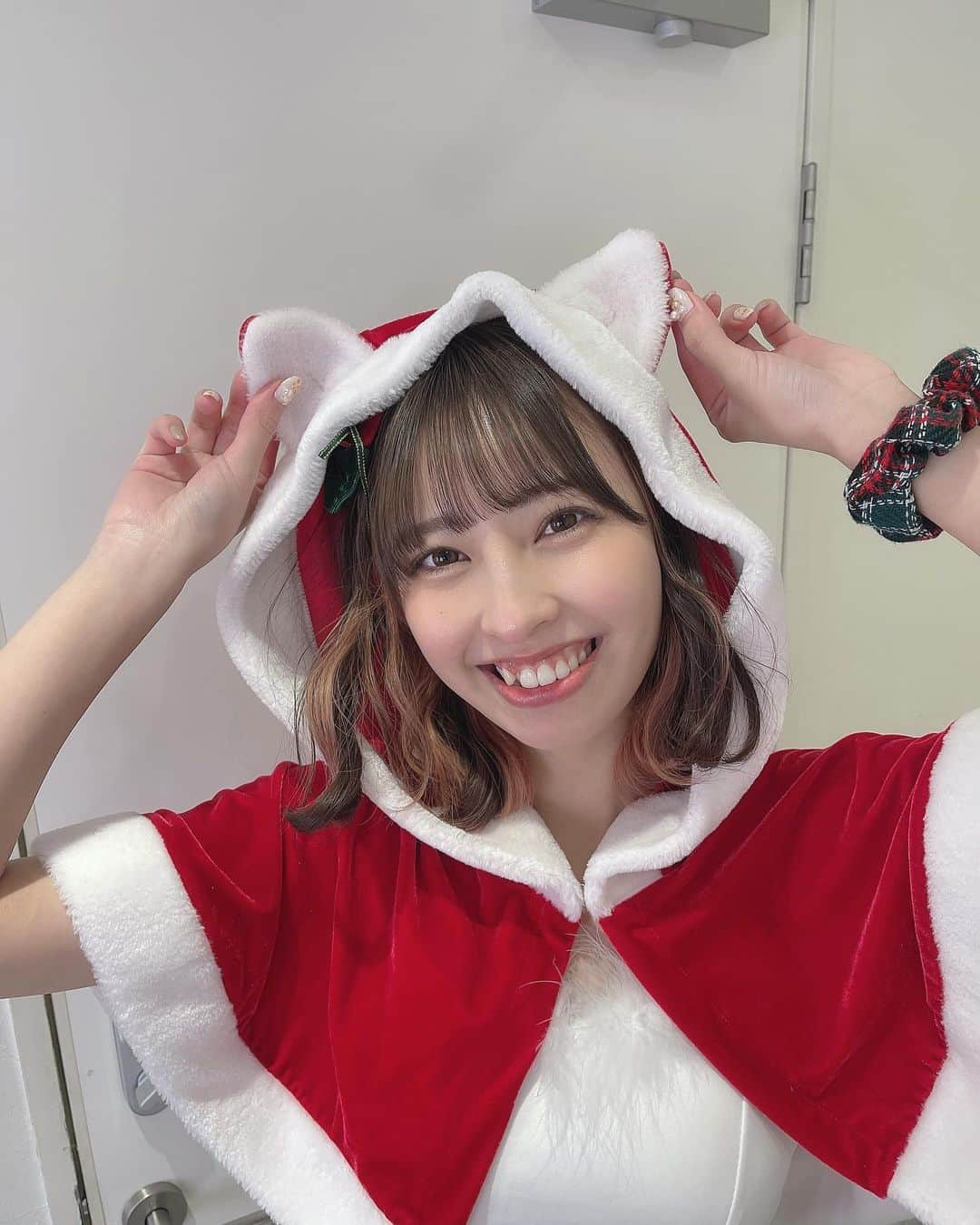 沖口優奈さんのインスタグラム写真 - (沖口優奈Instagram)「耳付きサンタ🎄 もうクリスマス過ぎたら一気に年越し🍊  #クリスマス #サンタコス」12月26日 15時07分 - yuna_okiguchi_