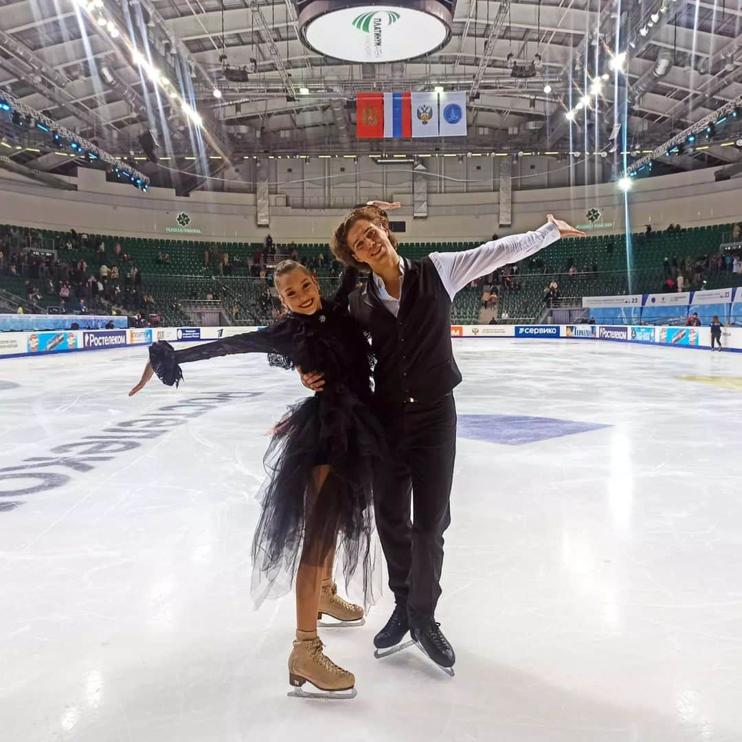 パヴェル・ドローストさんのインスタグラム写真 - (パヴェル・ドローストInstagram)「Nationals 2023 ❄🥈⛸️ Всё кратко и просто...  Спасибо ❤  Спасибо прекрасной @elizaveta_shanaeva , а также всей нашей тренерской команде 💪🏼 #zhulinteam  И, конечно, отдельная благодарность всем, кто следит, болеет и переживает за нас 🙌🏼 Спасибо за ваше тепло и поддержку ✨ Спасибо, что Вы с нами, это очень ценно 🤗❤  Не останавливаемся, работаем дальше,улучшаемся и только вперед 💪🏼😌」12月26日 15時11分 - pashka_drozd