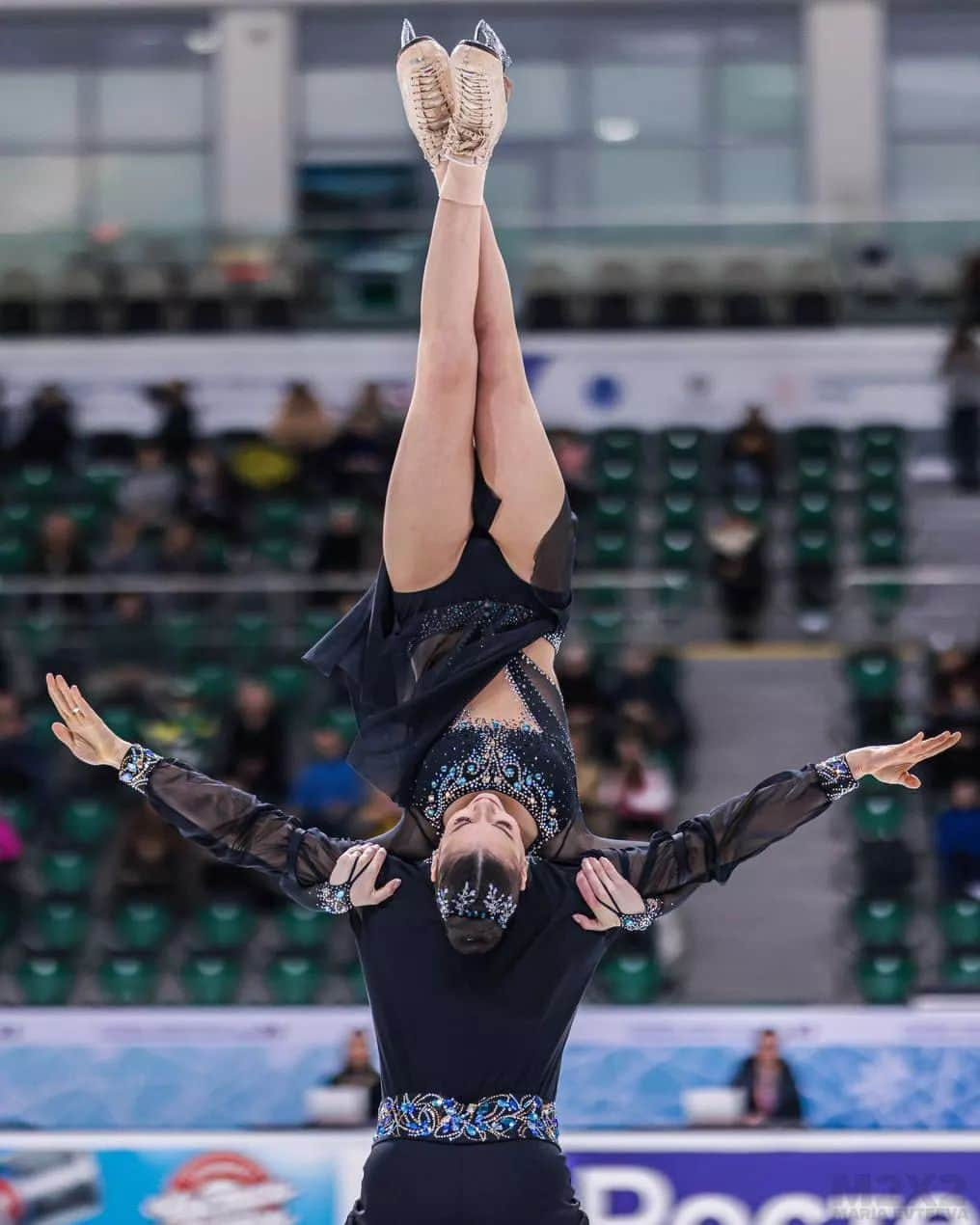 パヴェル・ドローストさんのインスタグラム写真 - (パヴェル・ドローストInstagram)「Nationals 2023 ❄🥈⛸️ Всё кратко и просто...  Спасибо ❤  Спасибо прекрасной @elizaveta_shanaeva , а также всей нашей тренерской команде 💪🏼 #zhulinteam  И, конечно, отдельная благодарность всем, кто следит, болеет и переживает за нас 🙌🏼 Спасибо за ваше тепло и поддержку ✨ Спасибо, что Вы с нами, это очень ценно 🤗❤  Не останавливаемся, работаем дальше,улучшаемся и только вперед 💪🏼😌」12月26日 15時11分 - pashka_drozd