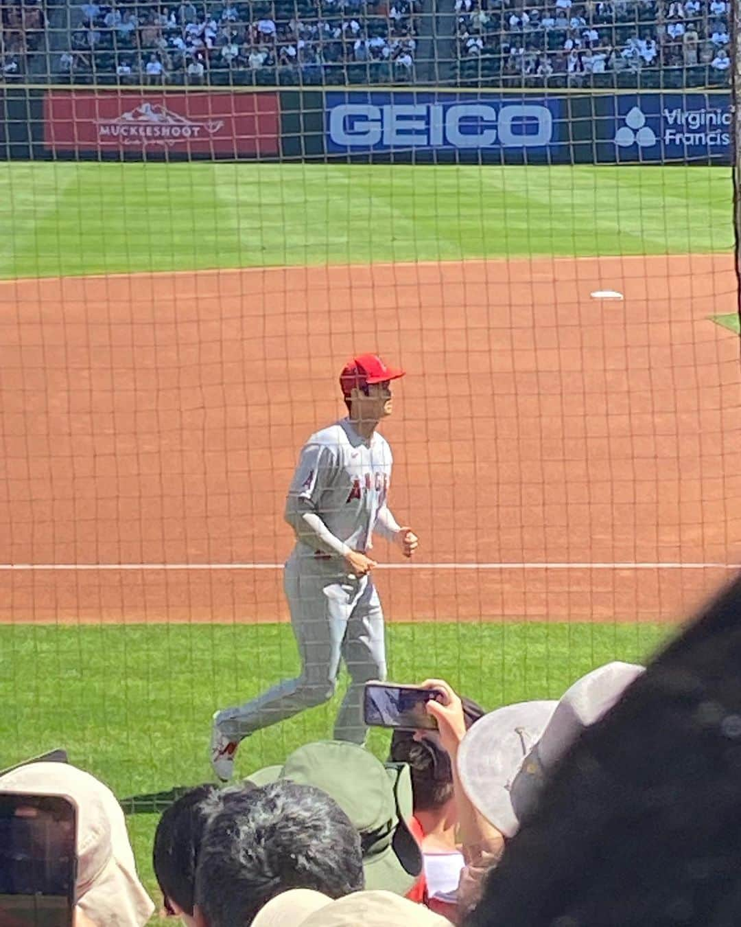 栗山麗美さんのインスタグラム写真 - (栗山麗美Instagram)「2022振り返り ⁡ 📍 T-Mobile Park 念願の大谷選手の試合を観戦。 マリナーズから菊池雄星投手が移籍してしまったのは寂しいけど、このスタジアムでイチロー選手、菊池雄星投手、大谷翔平選手と日本人選手のプレーを見られたことは最高に幸運でした⚾️✨ ⁡ 📍Ishoni Yakiniku 🇺🇸今まで行った中で一番日本の焼肉に近くて感動したお店✨また行きたい🫶 ⁡ #2022振り返り #California #Berkeley #Albany #MBA #SanFrancisco #SF  #Seattle #MBA #bayareafood #bayerea #海外生活 #アメリカ生活 #バークレー #サンフランシスコ #シアトル #ベイエリア #ベイエリア生活 #サンフランシスコ生活 #サンフランシスコ旅行 #サンフランシスコ観光 #アメリカ暮らし  #アメリカ子育て #シアトルセンター #スペースニードル #大谷翔平 #大谷翔平  #Seattle Center #SpaceNeedle #pikepkacemarket  #TMobilepark #shoheiohtani #isshoniyakiniku」12月26日 15時57分 - reimi.kuriyama