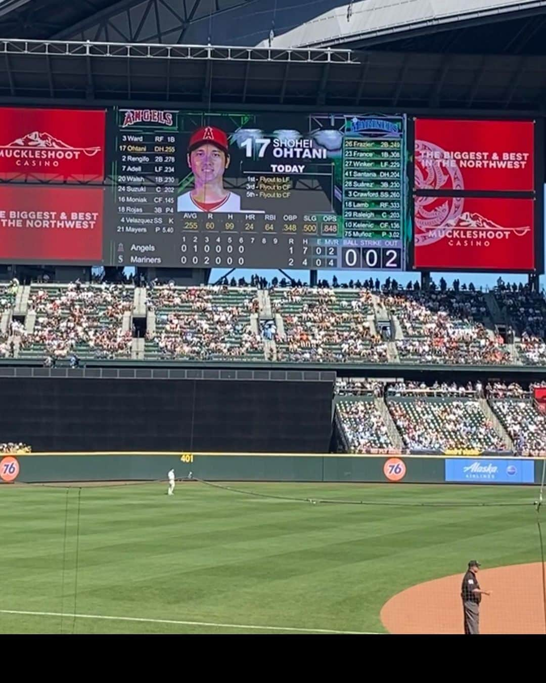 栗山麗美のインスタグラム：「2022振り返り ⁡ 📍 T-Mobile Park 念願の大谷選手の試合を観戦。 マリナーズから菊池雄星投手が移籍してしまったのは寂しいけど、このスタジアムでイチロー選手、菊池雄星投手、大谷翔平選手と日本人選手のプレーを見られたことは最高に幸運でした⚾️✨ ⁡ 📍Ishoni Yakiniku 🇺🇸今まで行った中で一番日本の焼肉に近くて感動したお店✨また行きたい🫶 ⁡ #2022振り返り #California #Berkeley #Albany #MBA #SanFrancisco #SF  #Seattle #MBA #bayareafood #bayerea #海外生活 #アメリカ生活 #バークレー #サンフランシスコ #シアトル #ベイエリア #ベイエリア生活 #サンフランシスコ生活 #サンフランシスコ旅行 #サンフランシスコ観光 #アメリカ暮らし  #アメリカ子育て #シアトルセンター #スペースニードル #大谷翔平 #大谷翔平  #Seattle Center #SpaceNeedle #pikepkacemarket  #TMobilepark #shoheiohtani #isshoniyakiniku」