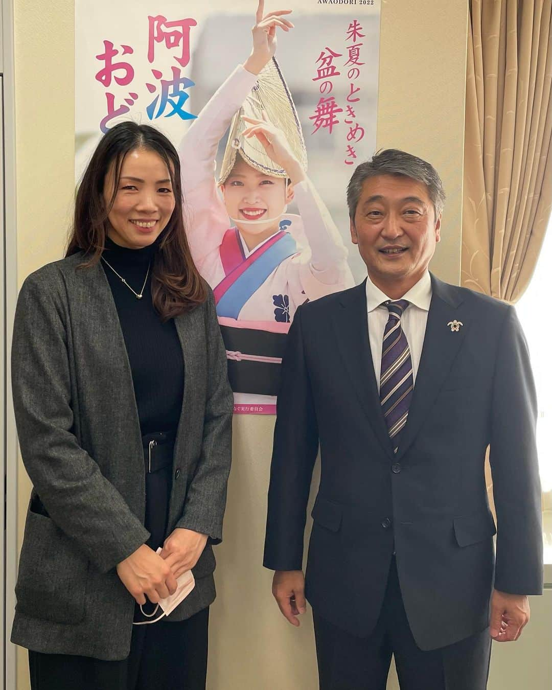 矢野良子さんのインスタグラム写真 - (矢野良子Instagram)「先日、経産省へ…  総括審議官　兼 地域経済産業グループ長 新居　泰人　審議官  徳島ご出身と言う事でご挨拶に伺いました。  お忙しい中お時間を頂戴し 有難う御座いました！  #経産省 #新居審議官 #徳島出身  #同郷出身  #徳島県人会」12月26日 15時58分 - ryo_yano12