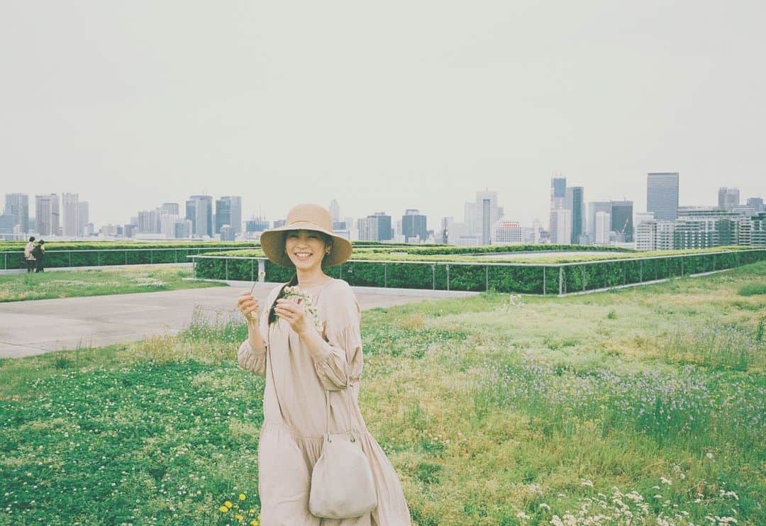森本奈緒のインスタグラム：「夫の写真に残されていた春夏秋冬。妊娠、引っ越し、出産、子育て。 あっという間で特別だったこの一年もあとすこし🐯」