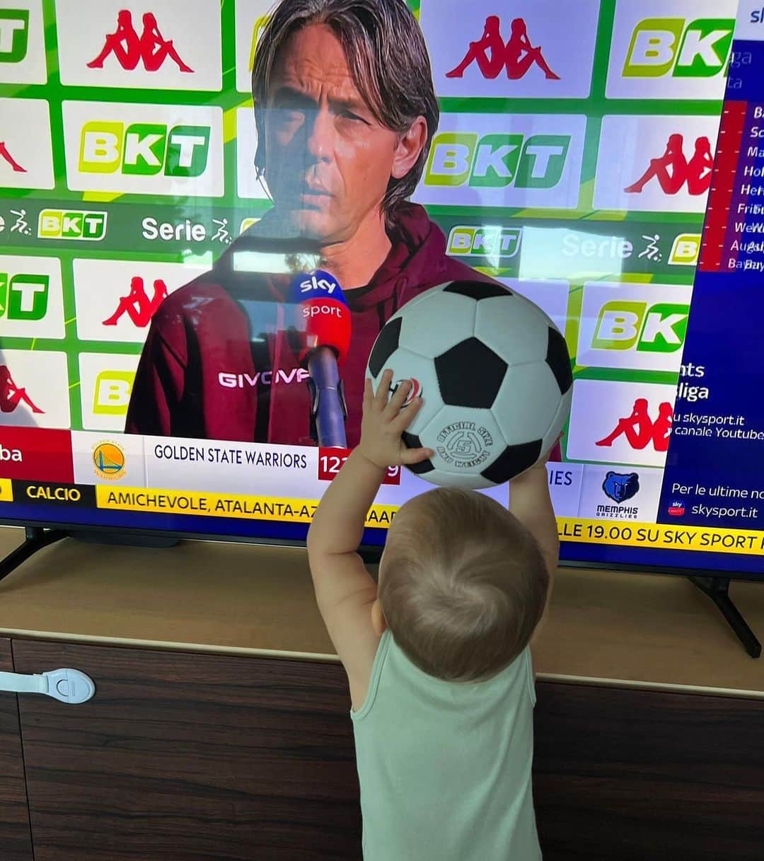 のインスタグラム：「Anche mio figlio dice che sono stati sei mesi fantastici ⚽️❤️」