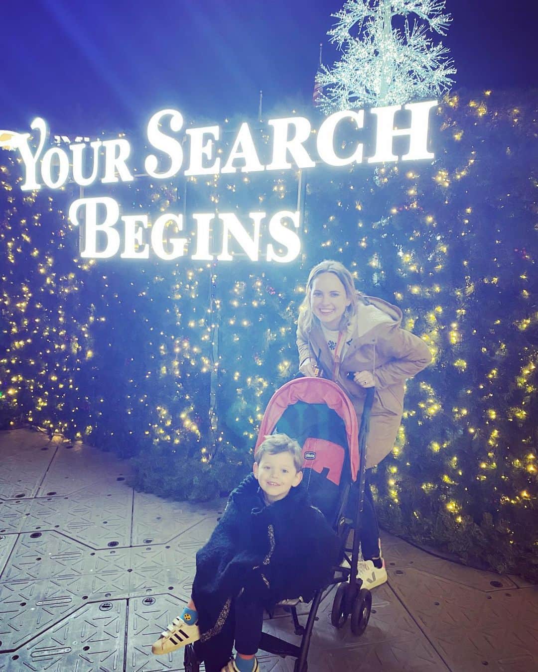 メガン・ジェット・マーティンのインスタグラム：「A Very Vegas Christmas ⭐️」