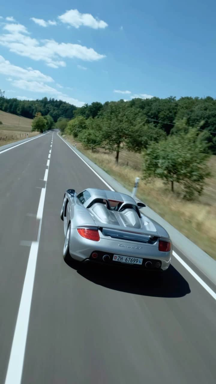 ニック・ハイドフェルドのインスタグラム：「Für @nickheidfeld ist sein #porschecarreragt der letzte und beste analoge Supersportler. Stimmt ihr ihm zu? #kw #kwsuspension #technology #porsche #carrera #carreragt #porschecarreragt #hypercar #analog #supercar」