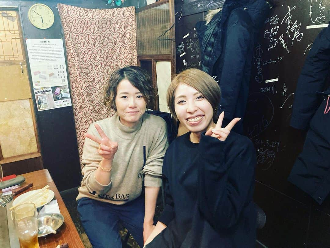 中川貴志さんのインスタグラム写真 - (中川貴志Instagram)「明後日から始まるクイーンズクライマックスの前にボートレーサーの平高奈菜ちゃんと高田ひかるちゃんがご来店‼️  2人ともレーサーとは思えないぐらい可愛い😍😍  さぁレディースの頂点目指して頑張って👍  #かしみん焼き弐箱  #ボートレーサー  #うらなんばグルメ  #クイーンズクライマックス」12月26日 18時35分 - takashi__nakagawa