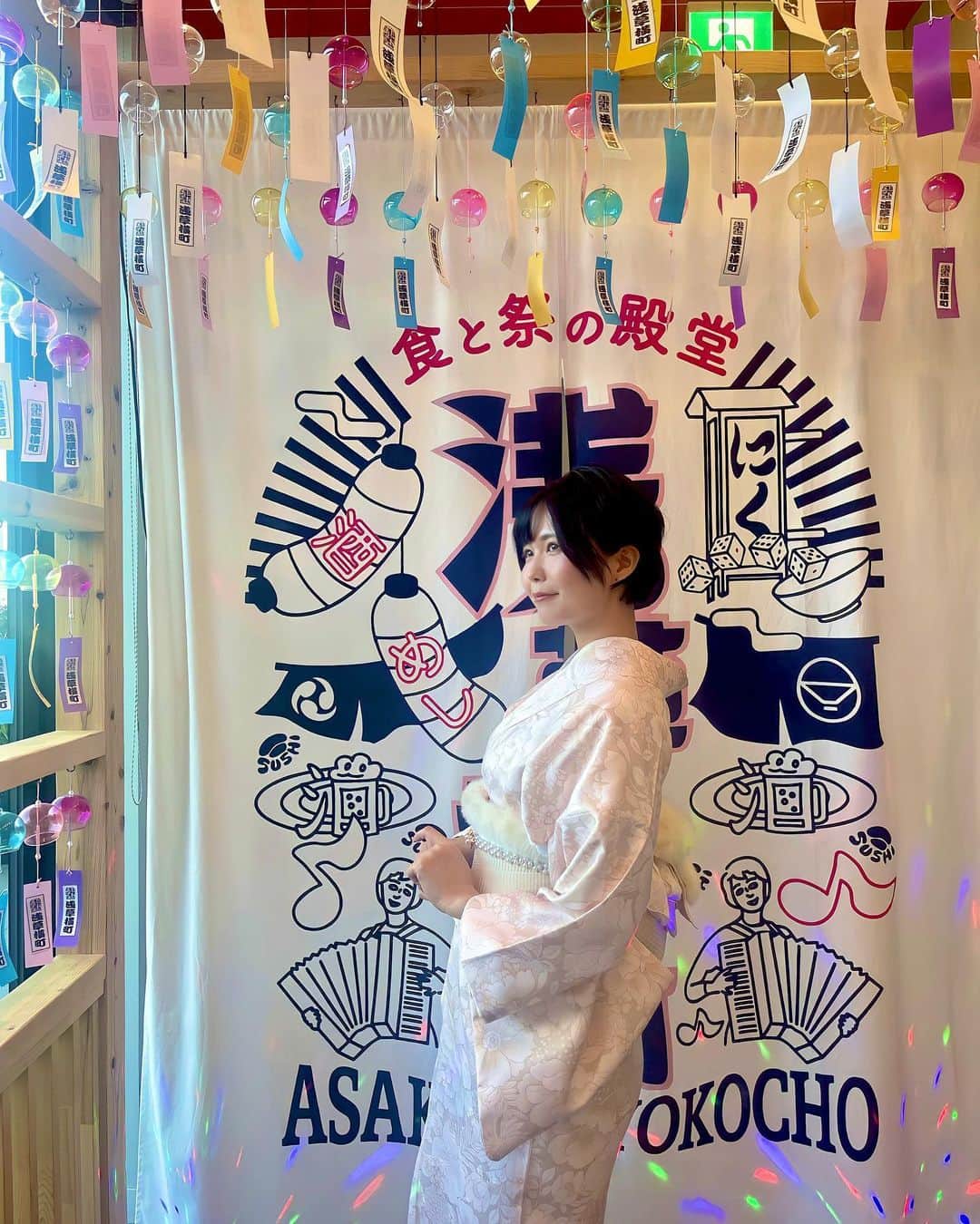 九条ねぎ あぴるのインスタグラム：「浅草で着物、浴衣のレンタルするならおすすめのお店💖　@rikawafuku   種類豊富で、流行りのレース着物から和風なものまであり小物や帯留め、髪飾りもすごくたくさんある！全部オプション盛り盛りにしてもmax 6000円でヘアセットも込みです(*'ω'*)💕  手荷物や着替えも預かってもらえるので、着替えたあと観光や撮影できます⸜(* ॑꒳ ॑* )⸝  私がおすすめしていたから、梨花和服さん利用したよって友達も言ってくれて嬉しかった😍  男性も利用できるお店です😊  If you want to rent a kimono in Asakusa, this is the place to go!✨✨  You can rent not only kimono but also everything from hair ornaments to shoes. They also do hair sets. This store is the best in terms of variety and low price.  #梨花和服 #浅草 #浅草着物 #浅草着物　#tokyo #kimono #asakusa #japan #japantrip #japanesegirl #浅草着物レンタル　#pr」