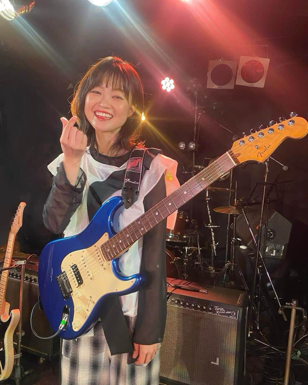 弓木英梨乃のインスタグラム：「12月28日(水)よる7時03分～ BS11で放送の『御茶ノ水 GUITAR SPIRITS！』に出演します📺 江口洋介さん、キダモティフォさん、Reiさんとのトーク&セッション、とっても楽しかったです！ぜひご覧ください🎸✨」