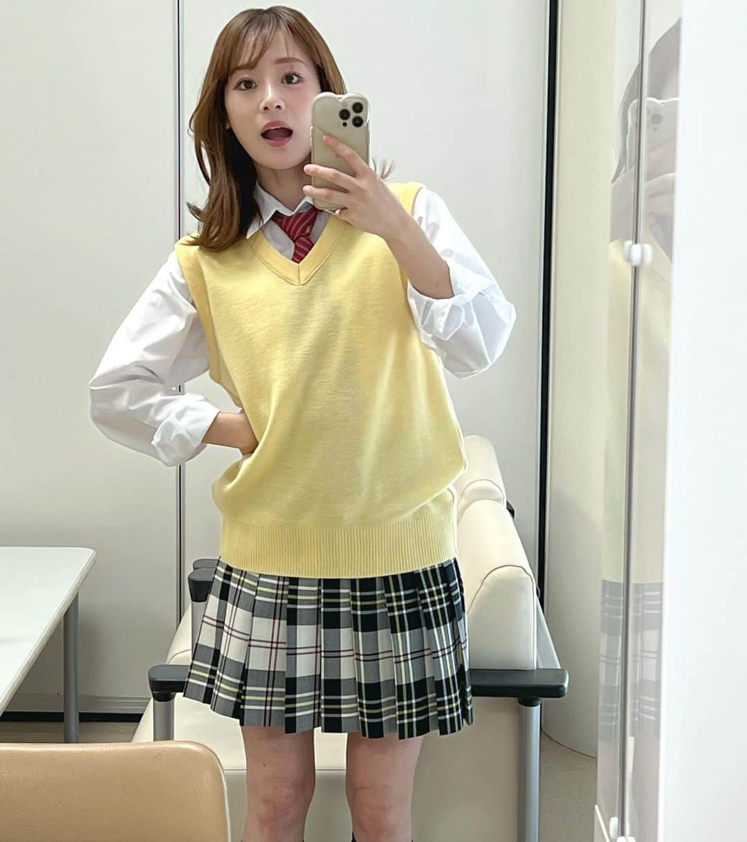 福岡みなみさんのインスタグラム写真 - (福岡みなみInstagram)「・ この制服にも愛着湧いてきたなあ。 また来年もたくさん着せて もらえるようにがんばろう🔥  #呼び出し先生タナカ」12月26日 20時41分 - fukuokaminami373