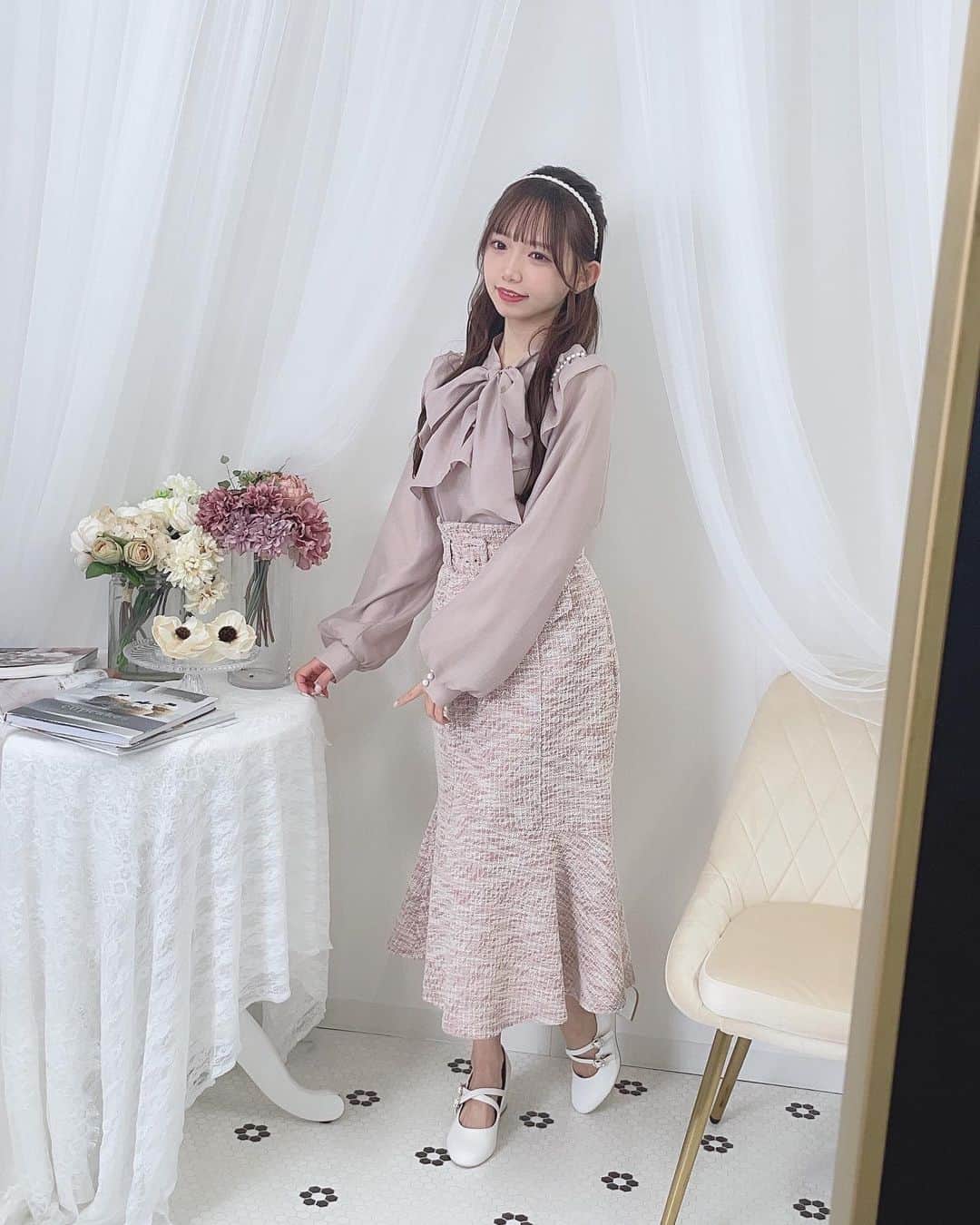 畑美紗起のインスタグラム：「@evelyn.official 🎀🤍  2022年撮影納めしたよ🪄 インスタチェックしてね🐇  #fashion #coordinate  #冬コーデ #ootd #pr #ootdfashion #みちゃしふく #コーデ  #evelyn #ガーリーコーデ #ファッション #ファッションコーデ #髪型 #ヘアアレンジ #今日のコーデ #畑美紗起 #ヘア #ヘアアレンジ #fashion #pr #fashiongram #fashionista #ootd  #ootdfashion  #instafashion #dailylook #hairstyle #outfit #hair #japanesegirl #japanese #みちゃしふく」