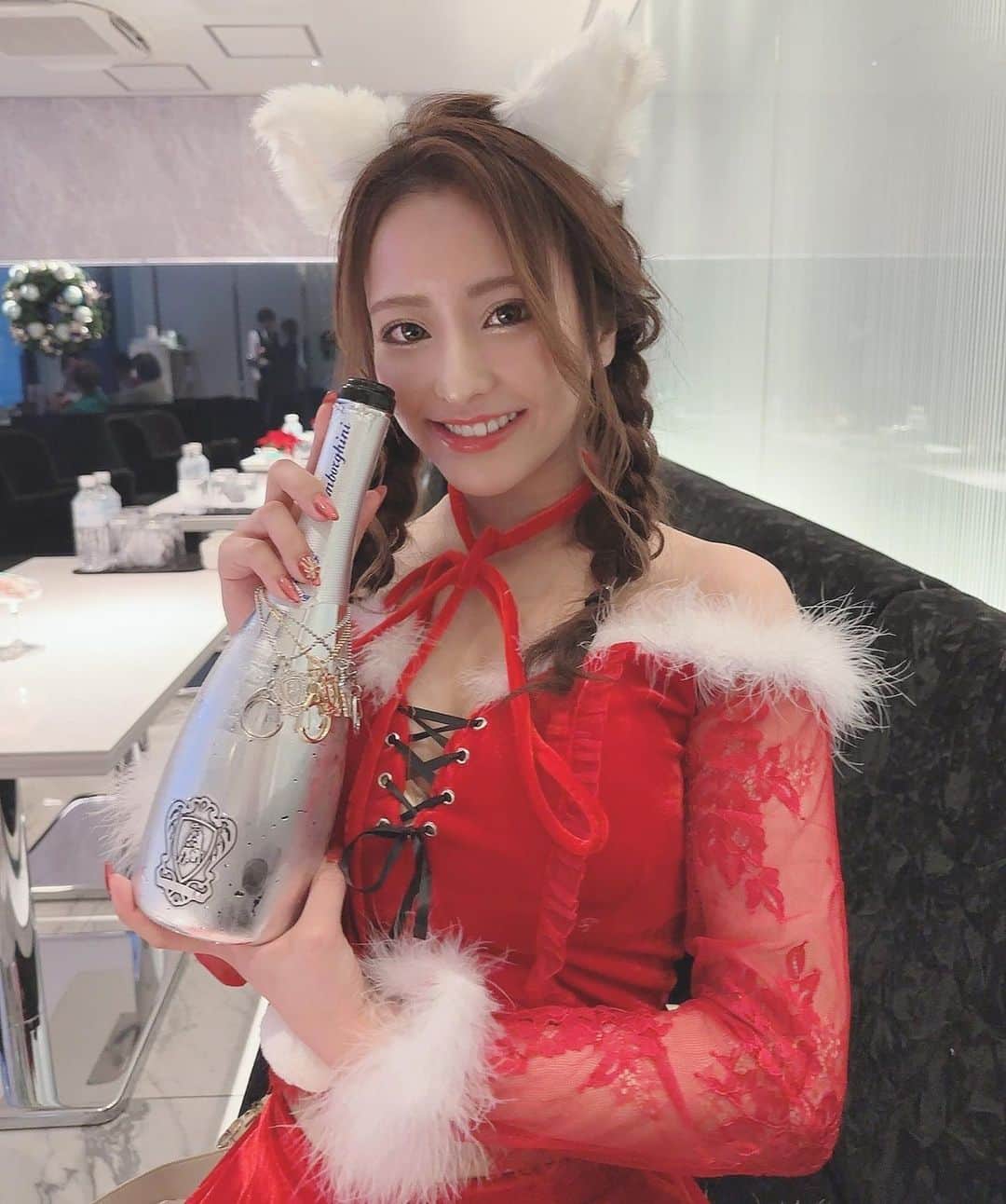 冬城めぐみのインスタグラム：「メリクリにゃんにゃん🐱🎅🏻🎄❤️ もう終わったけど。  ツインが好評で嬉しかったまる❤️  #VeliA #すすきの #ニュークラブ #ラウンジ #ニュークラ嬢 #キャバ嬢 #キャバ #飲み屋 #水商売 #ホステス #美容 #美人 #美女  #ススキノ #サッポロ #instagram #like4like #l4l #札幌#follow4folow #f4f #followforfollowback #likeforfollow #likeforlikes #likeforlikeback #いいね返し#クリスマス #サンタ #サンタコスプレ #ツイン」