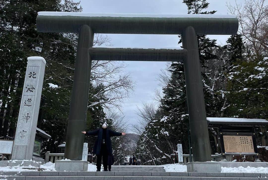 登里享平さんのインスタグラム写真 - (登里享平Instagram)「. 北海道はでっかいどう！(前編)  #北海道神宮 #もいわやま展望台 #大通り公園 #ベイマックス　#オラフ #らーめん信玄 #北一ホール #まりもっこり #子供の冷めた目」12月26日 20時37分 - noborizato_kyohei2