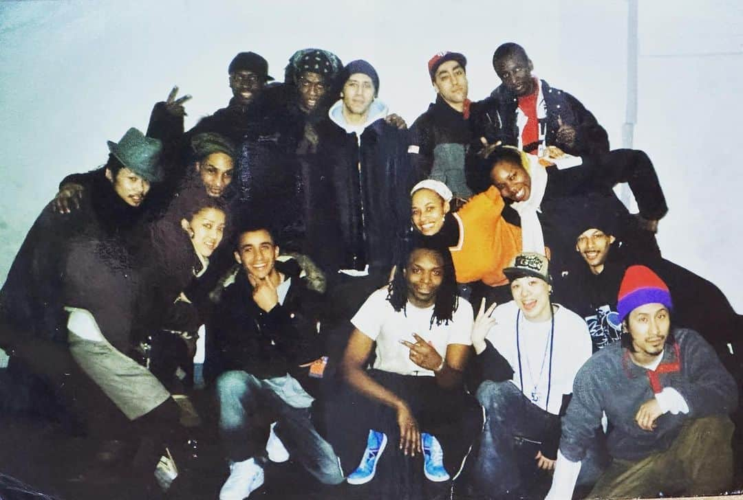 SHUHOさんのインスタグラム写真 - (SHUHOInstagram)「Fazil studio in NYC 🇯🇵🤝🇺🇸🤝🇫🇷  Good old days  The fam✨  R.I.P🙏😢 @babsonswanted_officiel ❤️  @livetruedancefree ❤️  #nyc #fazil #dancer #japan #usa #france」12月26日 20時50分 - shuho_chiba