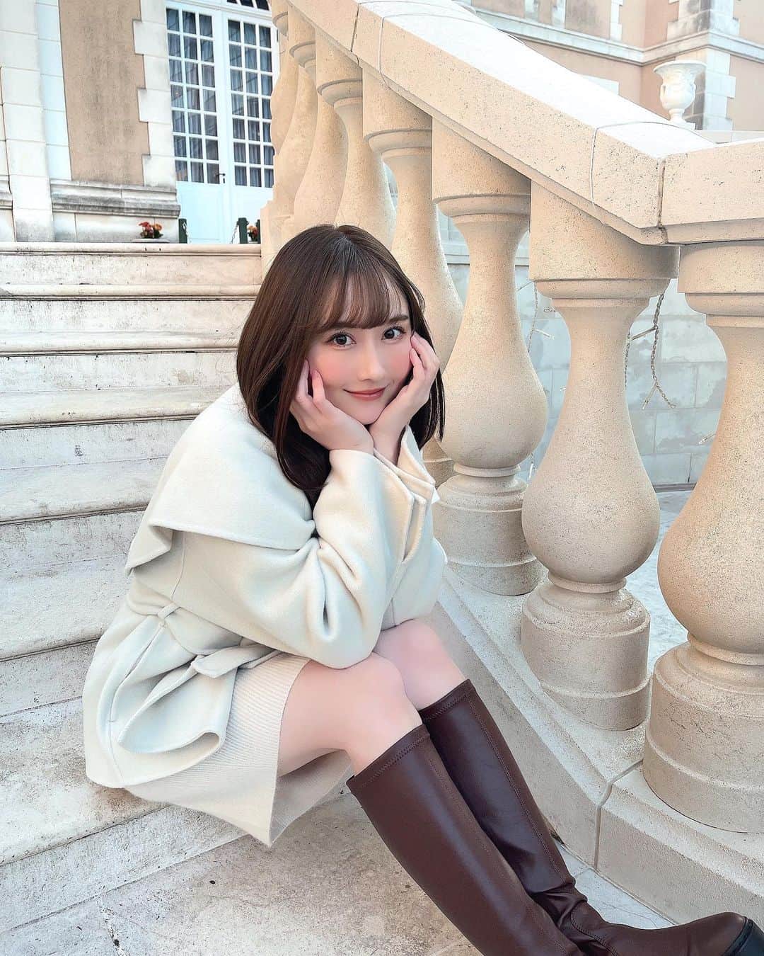 矢倉楓子のインスタグラム：「気づいたら白いお洋服ばっかり着てる🤍✨  #ワンピース  #snidel  #コート  #frayid  #ホワイトコーデ」