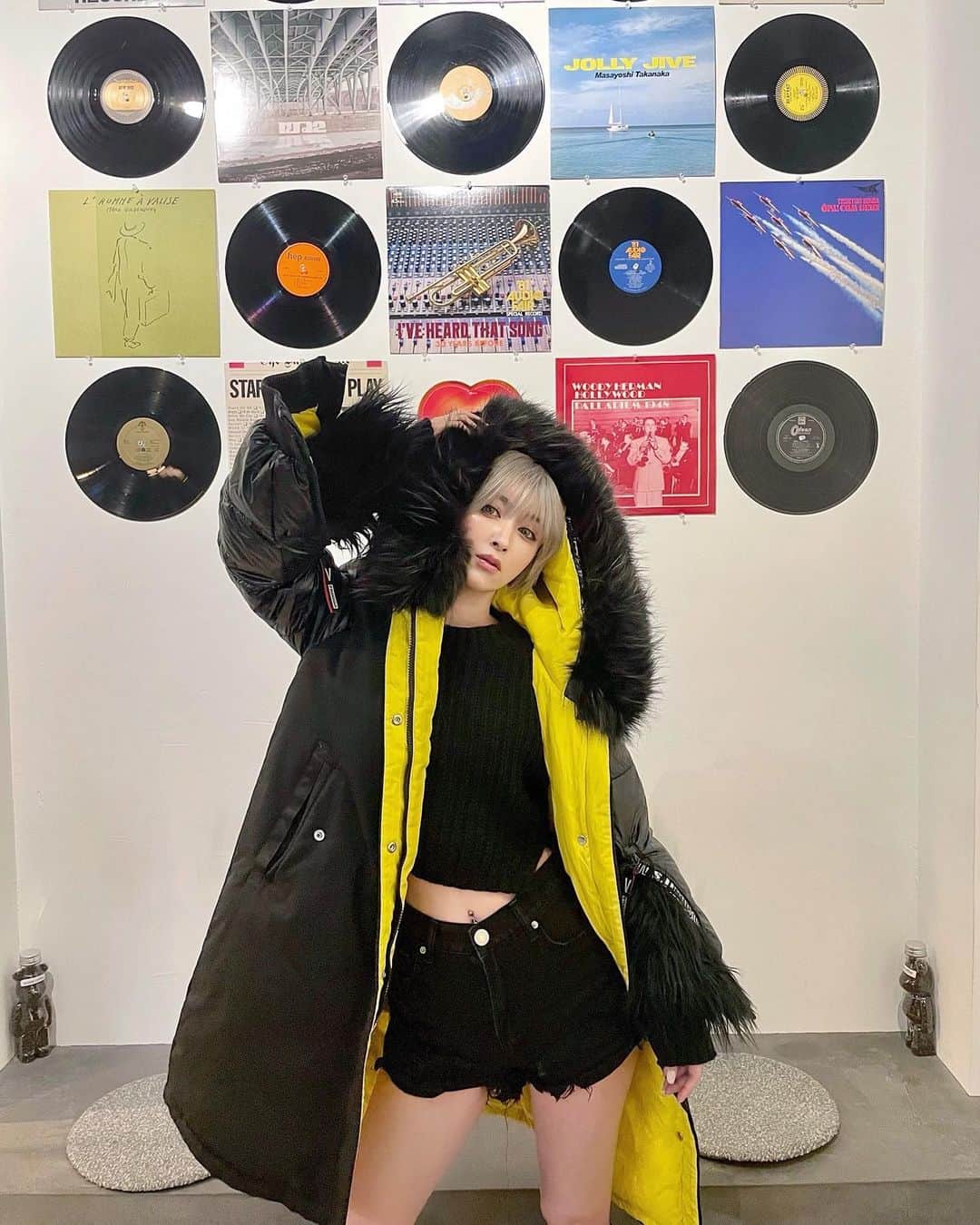 美咲あいりのインスタグラム：「📣📣🎼 ⁡ ⁡ ▪️ZIAI Letter Patched Detail Fuzzy Trim Hooded Zipper Winter Coat 　11263428 ◼︎Fuzzy Cuff Drop Shoulder Mock Neck Sweater 　12189347 ◼︎Minimalist Square Toe Platform Chunky Heeled Sock Boots 　11618441 ⁡ ⁡ ⁡ ⁡ COUPON CODO 【 misakiairi 】 ⁡ ⁡ 1～5999円まではSALE価格より15%OFF 6000円以上は20%OFF ⁡ @sheinofficial @shein_japan  #SHEIN #SHEINforall #OOTD #ad」
