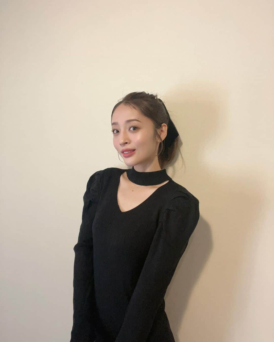 神部美咲のインスタグラム：「有馬記念で燃え尽きて 今日はずーーっと寝てました🤣🤣  夜寝れるかな？？😋🤔」
