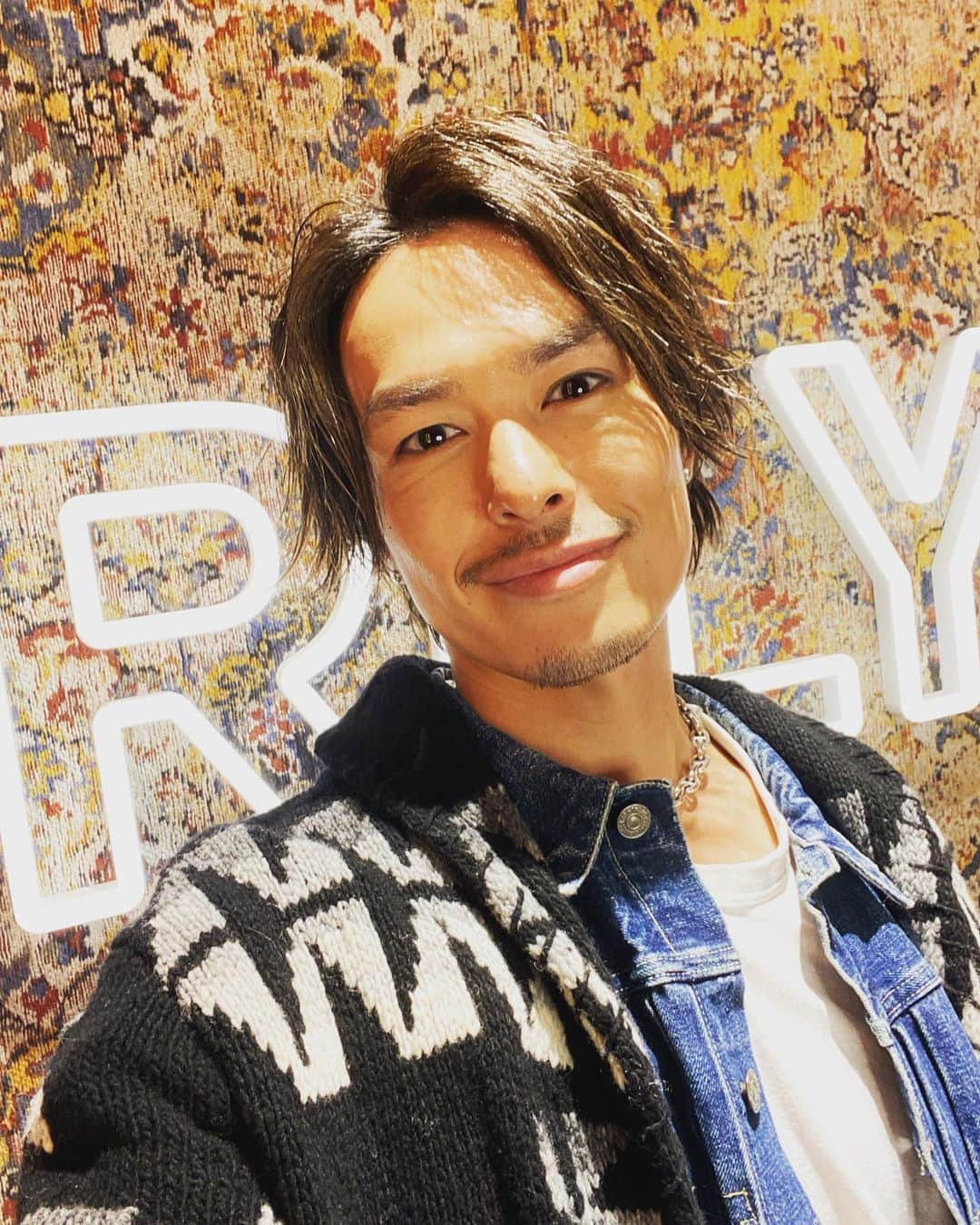 今市隆二のインスタグラム：「改めて2022年お世話になりました✨個人的には五黄の寅の年で得たものが多く充実した最高の年になりました！！もらった沢山の愛を胸に前へ進み、2023年カマします💥💥  #今市隆二 #RYUJIIMAICHI #ありがとう」