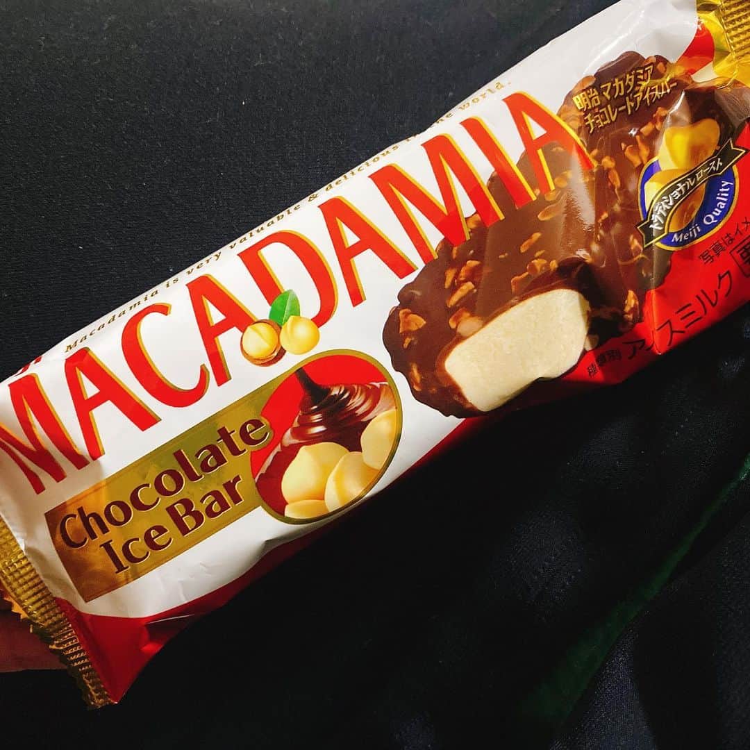 前田玲奈のインスタグラム：「#meiji #macadamia   最近見た映画は ダイハード4とインセプション  インセプションに関しては2.3回目なのにほとんど初見みたいに観れた  #マカダミヤナッツ大好き」