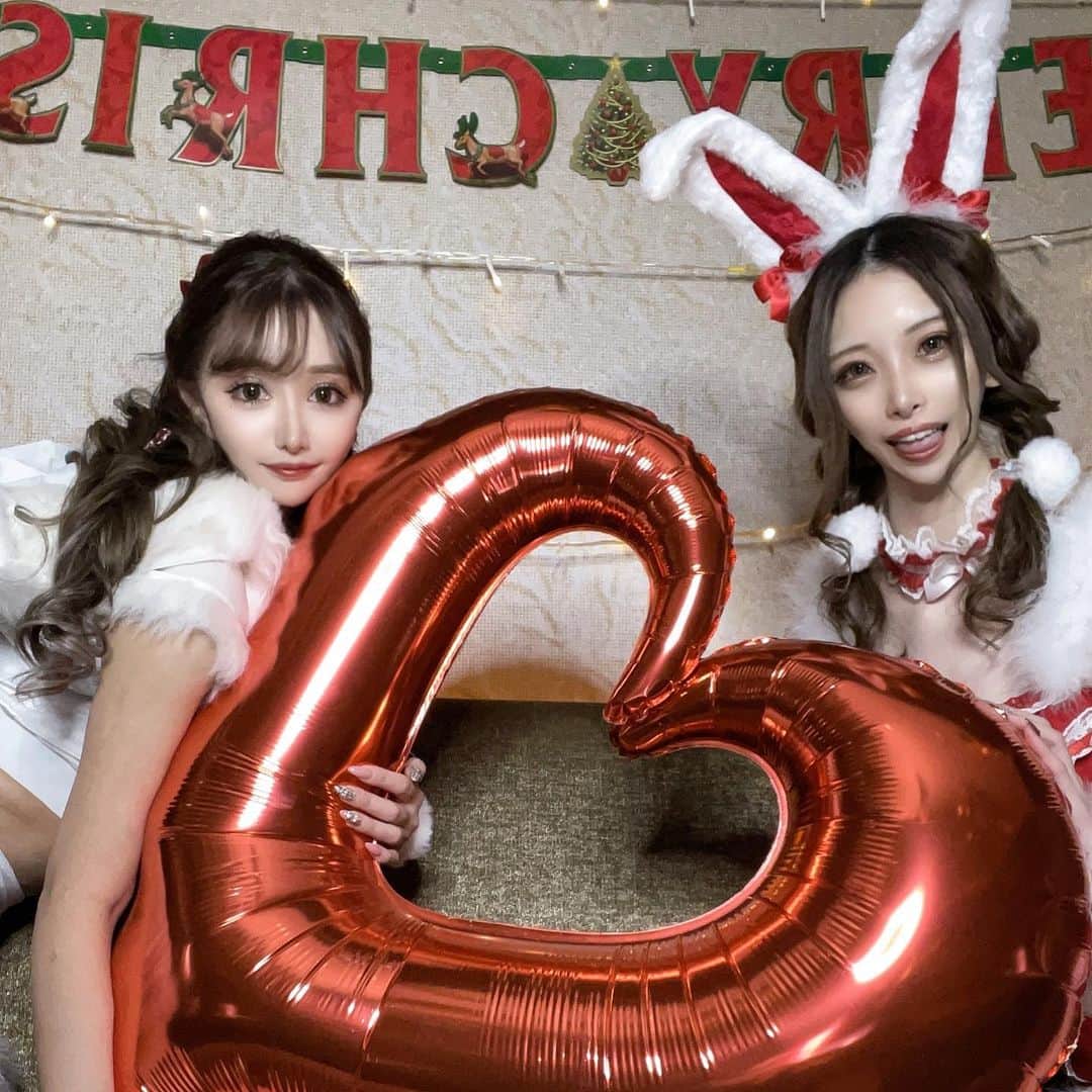 綾瀬さやのインスタグラム：「⭐︎⭐︎⭐︎⭐︎⭐︎  #クリスマス#クリスマスイベント#サンタ#サンタコス #サンタコスプレ#京都#祇園#木屋町#キャバ嬢#キャバクラ#ニュークラ#ラウンジ#カイザー#カイザーグループ#milano #歌舞伎町#六本木#銀座#錦#北新地#中洲 @milanogion」