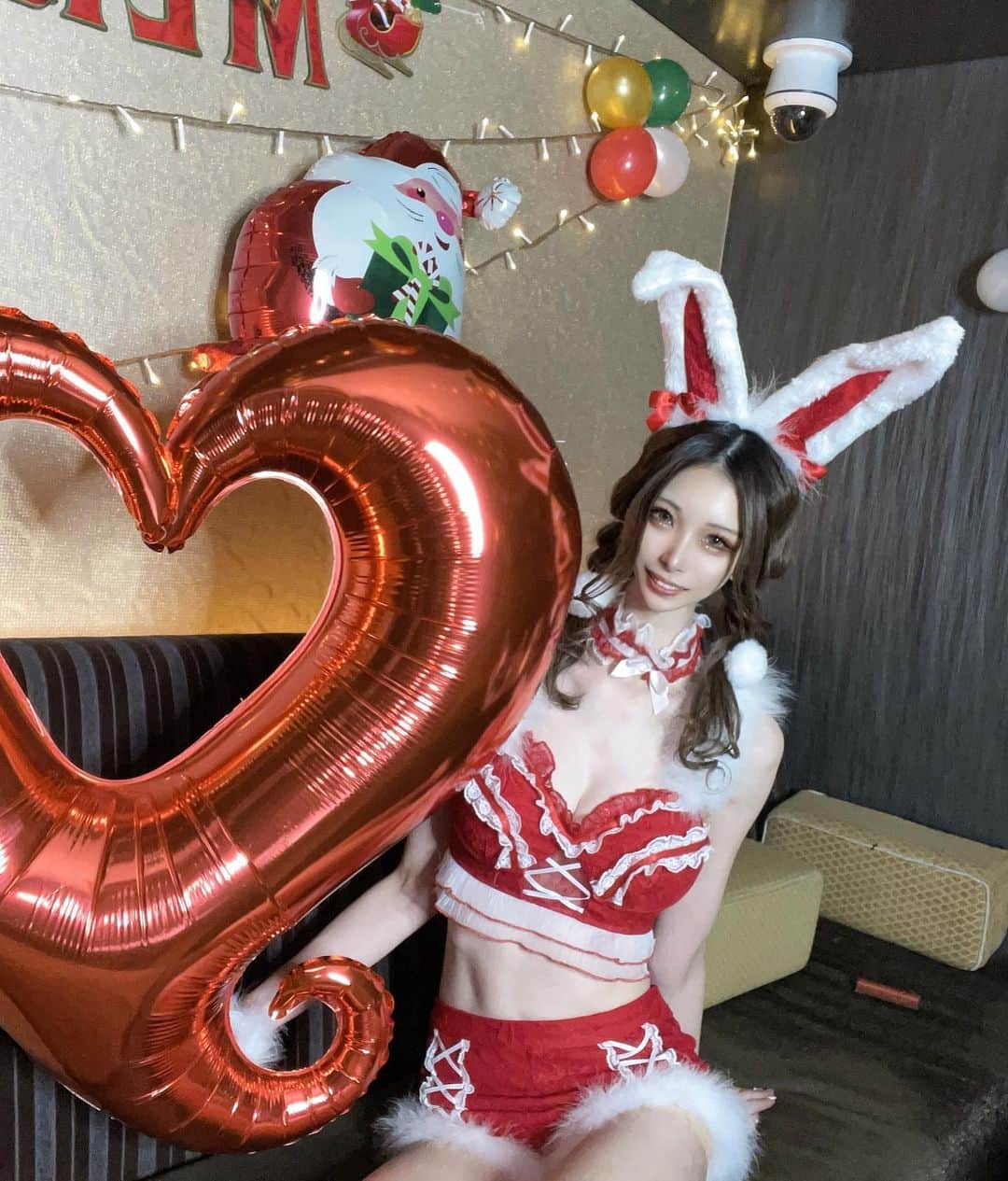 綾瀬さやのインスタグラム：「⭐︎⭐︎⭐︎⭐︎⭐︎  #クリスマス#クリスマスイベント#サンタ#サンタコス #サンタコスプレ#sugar#京都#祇園#木屋町#キャバ嬢#キャバクラ#ニュークラ#ラウンジ#カイザー#カイザーグループ#milano #歌舞伎町#六本木#銀座#錦#北新地#中洲 @milanogion」