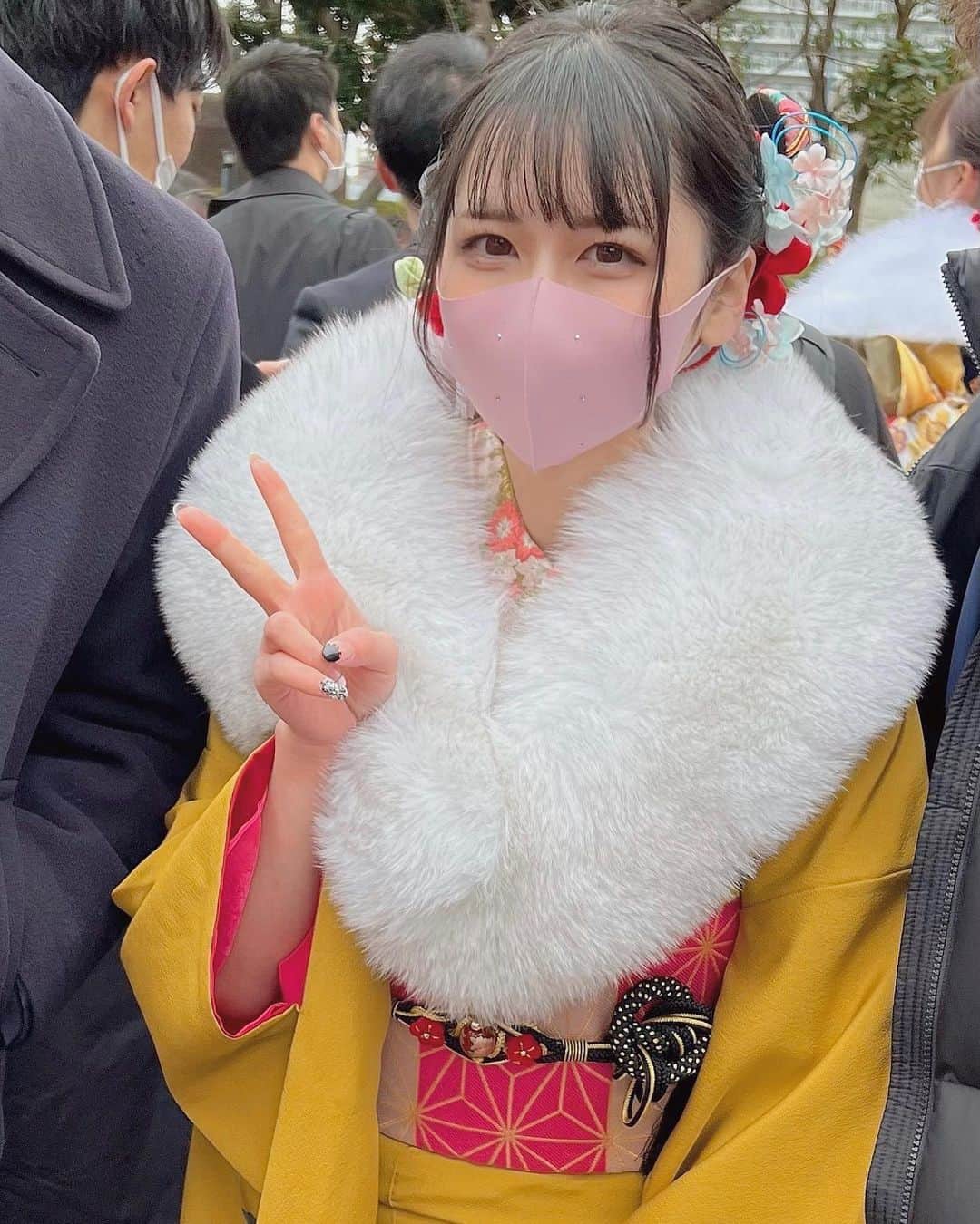 てーらのインスタグラム：「毎年恒例の1年の写真整理してたら、成人式出てきてびっくり……まだ1年も経ってなかったの？！」