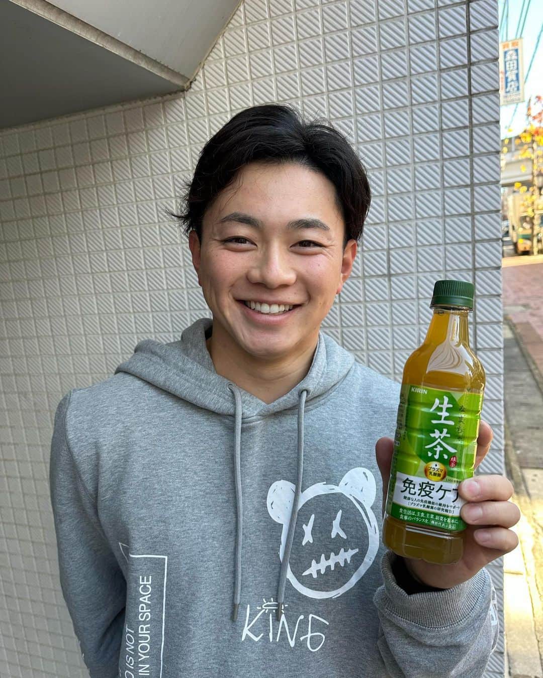 成田翔のインスタグラム：「オフは免疫力を高めてます👍 この生茶最高❗️ #KIRIN #プラズマ乳酸菌 #免疫ケア」