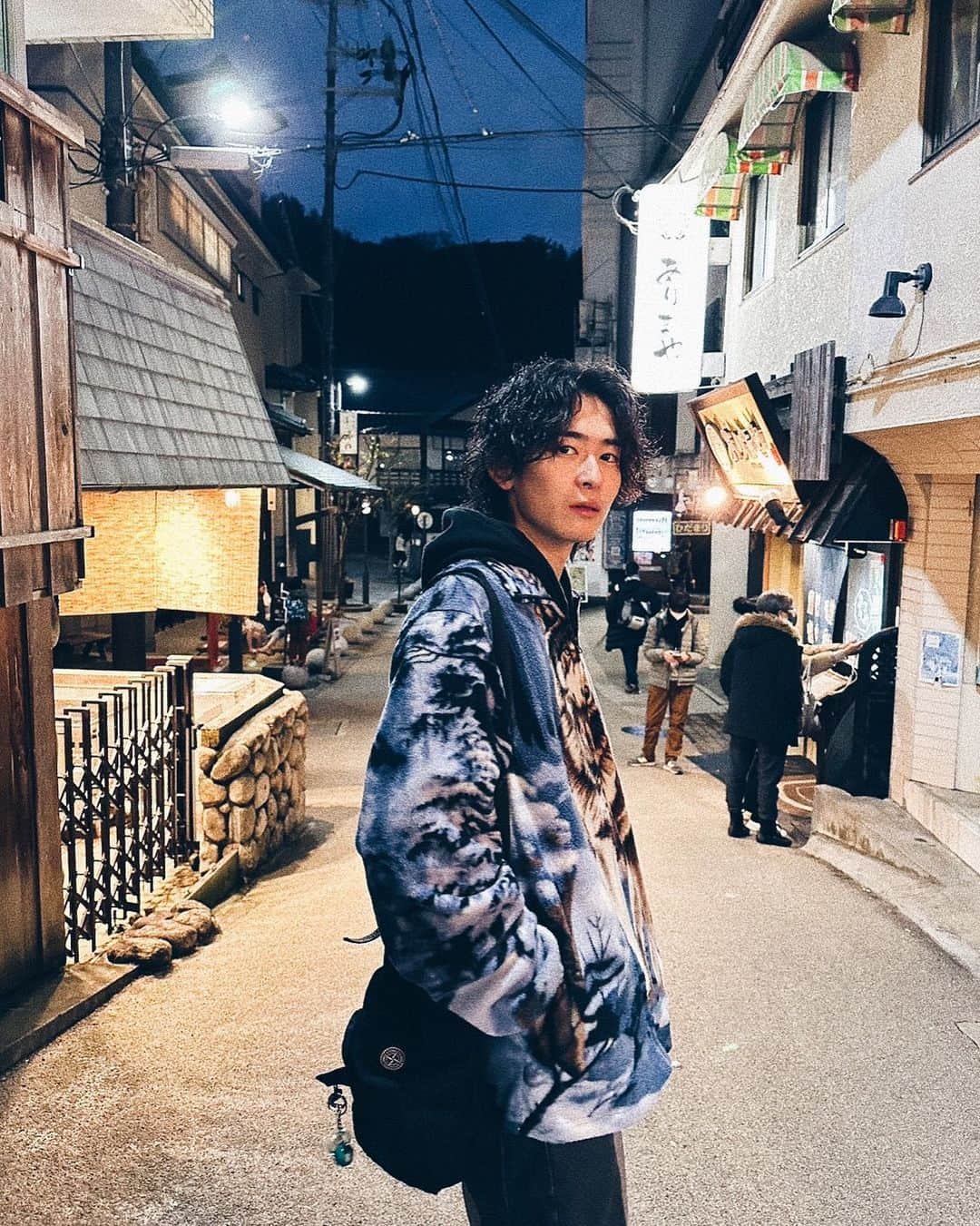鈴村梨公のインスタグラム：「弾丸神戸😍  #オオカミくんには騙されない  #popteen #goald#wearegoald#パーマ#スパイラルパーマ#メンズスタイル#メンズパーマ#メンズカット#メンズスタイル#ヘアスタイル#メンズヘア#美容師#美容室#ツイストスパイラル #ツイストパーマ #ケアパーマ#ツイスパ#センターパートヘア#ツイストスパイラルパーマ #ミディアムウルフ#センターパートウルフ#波巻きパーマ #波巻きスパイラル　#haircut#hair#发型 #理发　#헤어스타일　#헤어컷」