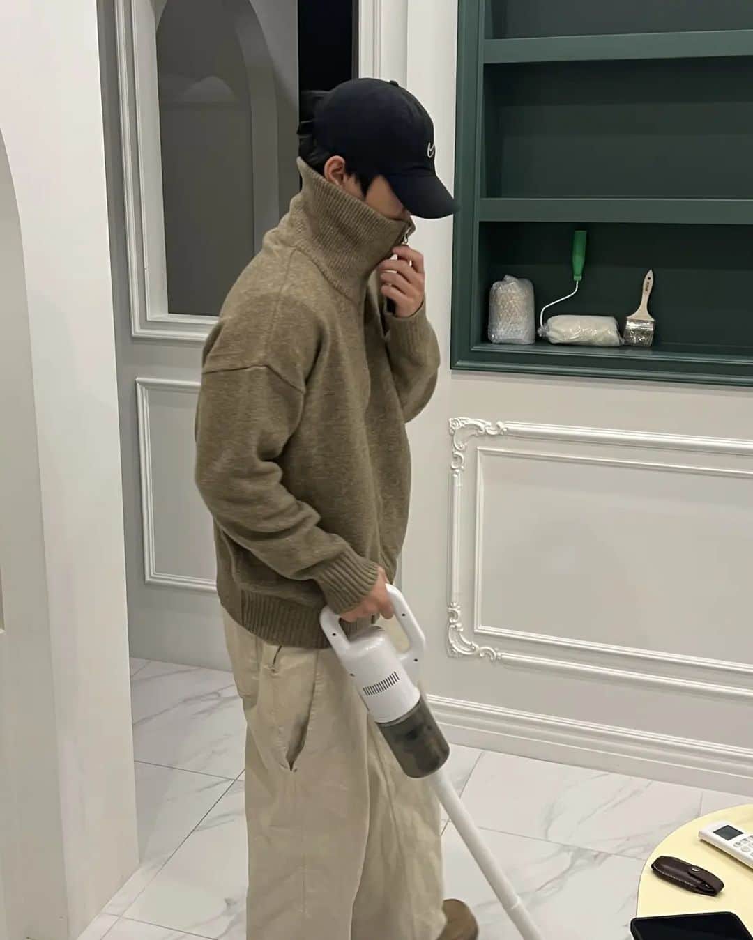 のインスタグラム：「아지트에서 청소중」