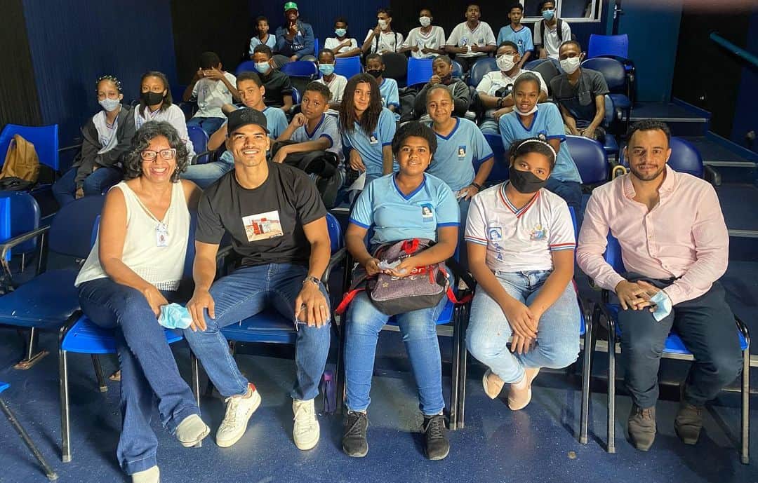 ダニーロ・バルボサのインスタグラム：「Sempre é uma Experiência Única e incrível toda vez que volto aqui Muito Obrigado por esse Dia.  É na lembrança do passado que nos comoprometemos com o presente, e encontramos esperança para o futuro e o futuro está a nossa espera é uma questão de coragem e Amor ❤️  @obrasirmadulce  @ritassis1406  @cesairmadulce」