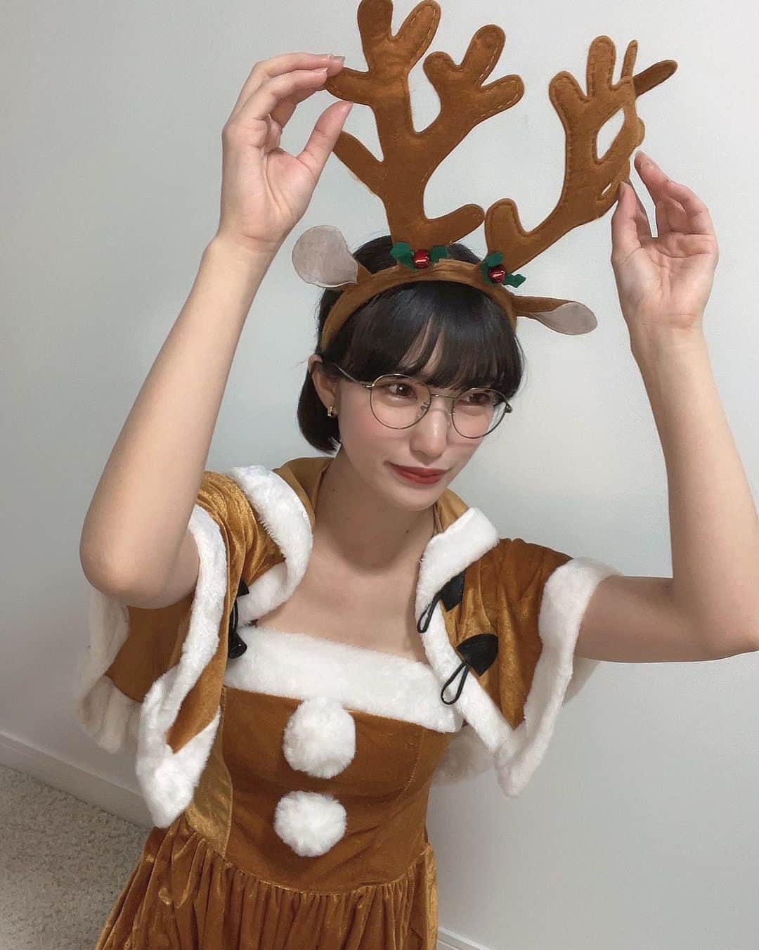 東条蒼のインスタグラム：「・＊  載せ忘れたぞ。  #トナカイ  #クリスマス   #蒼ファミリー #撮影会 #メガネ女子 #あおたん #蒼 #ちびでび #ポトレ #ポートレート #撮影モデル #コスプレ #followｍe #following #japan #girl #photooftheday #tagsforlikes #instalike  #台湾 #香港 #粉我 #拍照 #照片 #人像攝影」