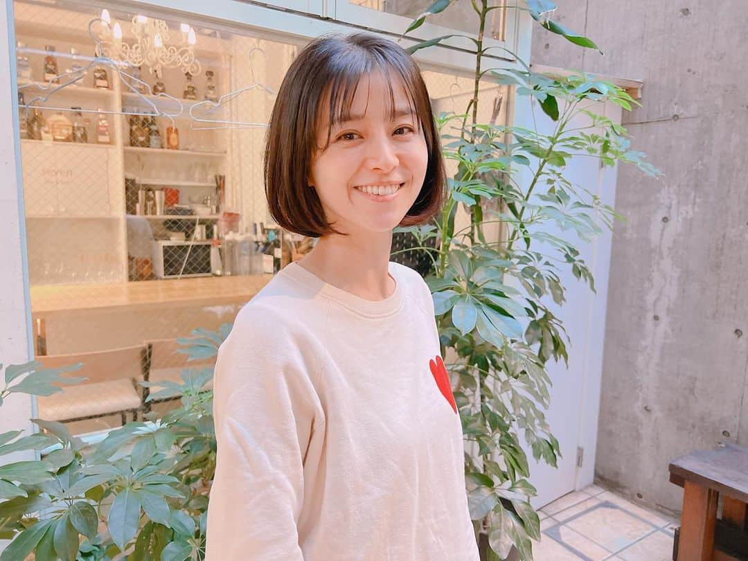 鈴木ちなみさんのインスタグラム写真 - (鈴木ちなみInstagram)「💇🏻‍♀️✨  久しぶりに日本でヘアカット✂️ シンガポールでは ただ短く切っているだけなので 日本の細やかな技術はすごいー！ と改めて感じました💗  カットとトリートメントで整いました☺️✨  Thanks！ @daisuke_ishigaki_hair」12月27日 11時09分 - chinami_suzuki0926