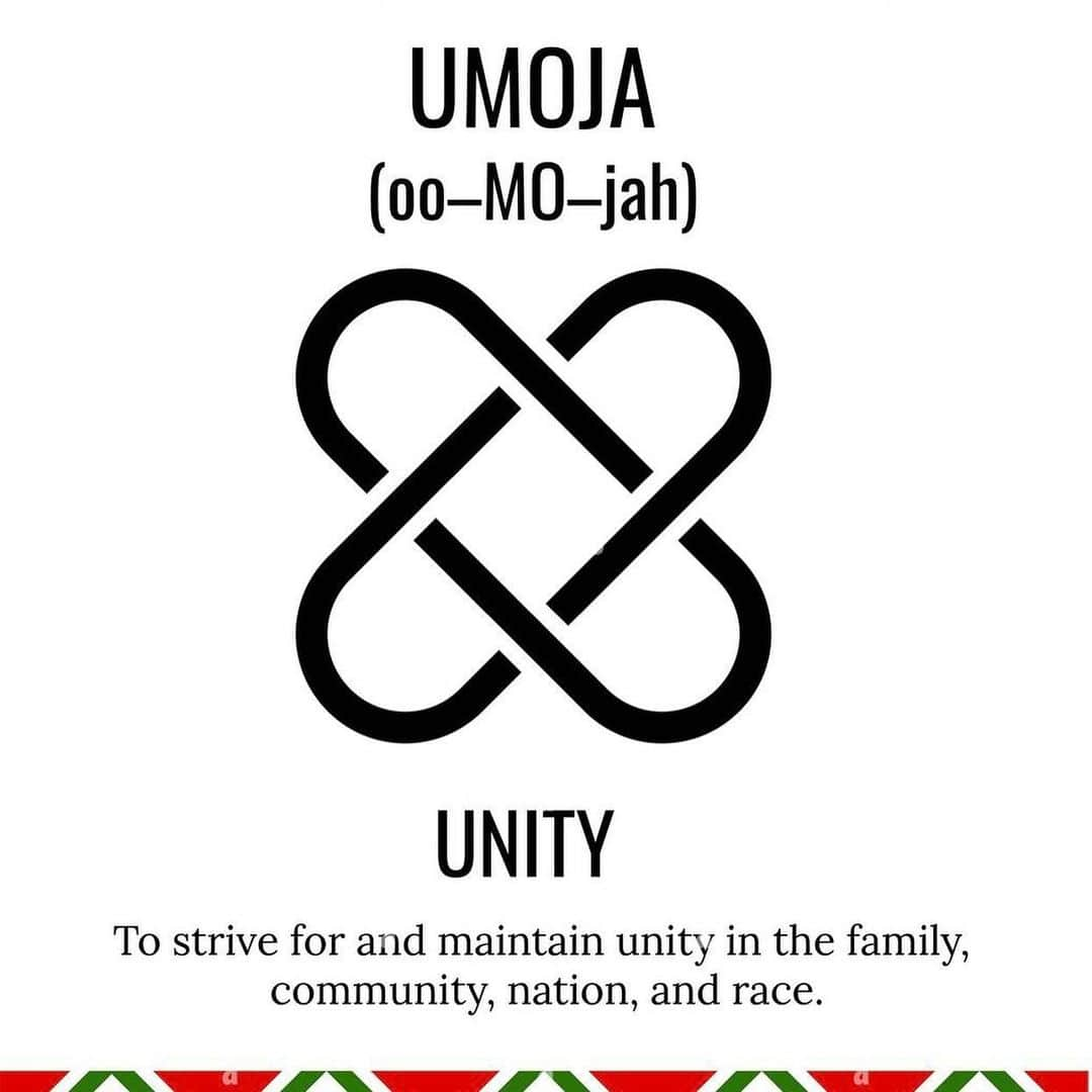 クィーン・ハリソンさんのインスタグラム写真 - (クィーン・ハリソンInstagram)「The greatest 🎁... QQTC 🤍   Merry Christmas! Happy Kwanzaa!  #UMOJA #CaliChristmas 🌴   actual hard copies should be arriving to family soon… #QueenTeam who wants a Claye holiday card? 🥰」12月27日 5時28分 - goqueengo