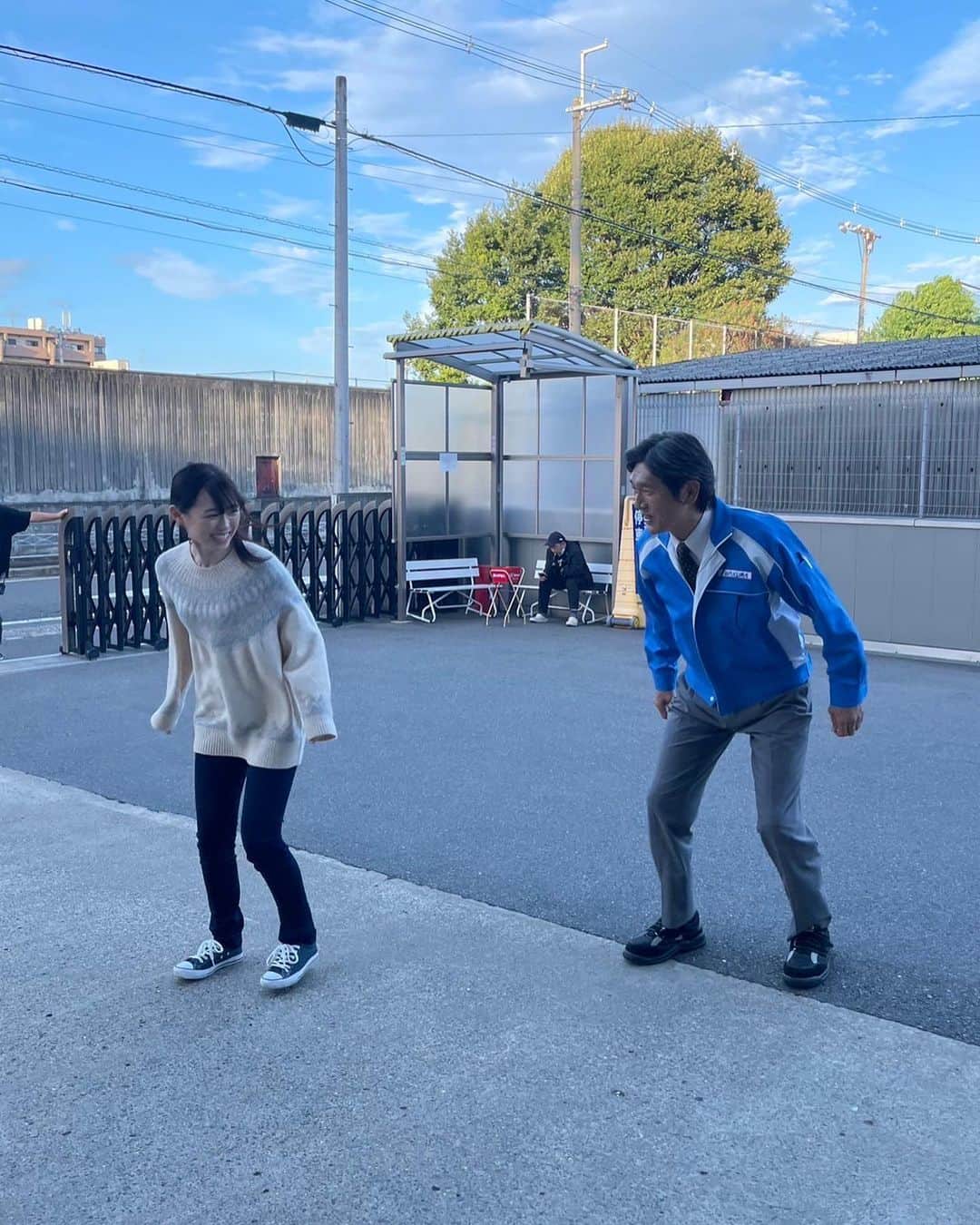 高橋克典さんのインスタグラム写真 - (高橋克典Instagram)「今朝のツラいシーンを撮った日に。  舞とふざけて撮った。  日本中の人が大変な時期やった。 今もそうやね。 皆さんが元気にいてくれることを心から願う。 年内、あと少し。」12月27日 9時46分 - katsunoritakahashiofficial